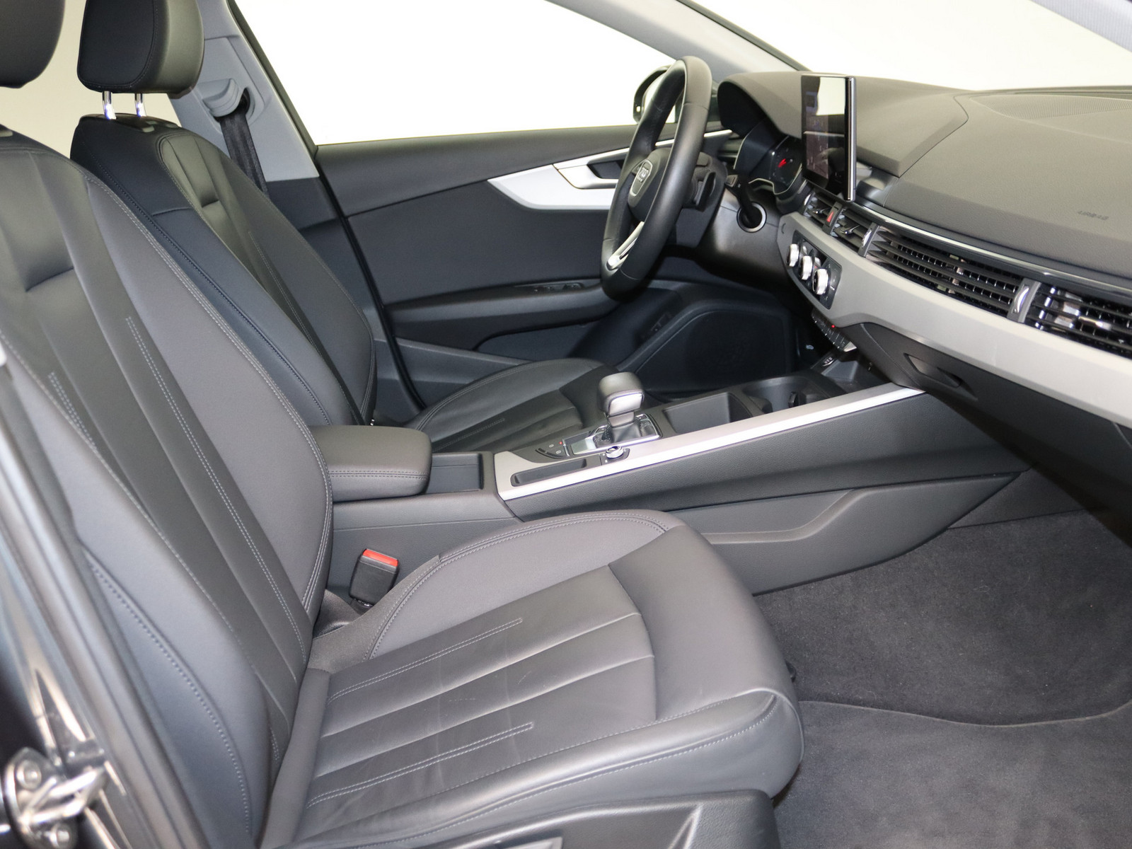 AUDI A4 Avant 35 TDI advanced AUDI A4 Avant 35 TDI advanced