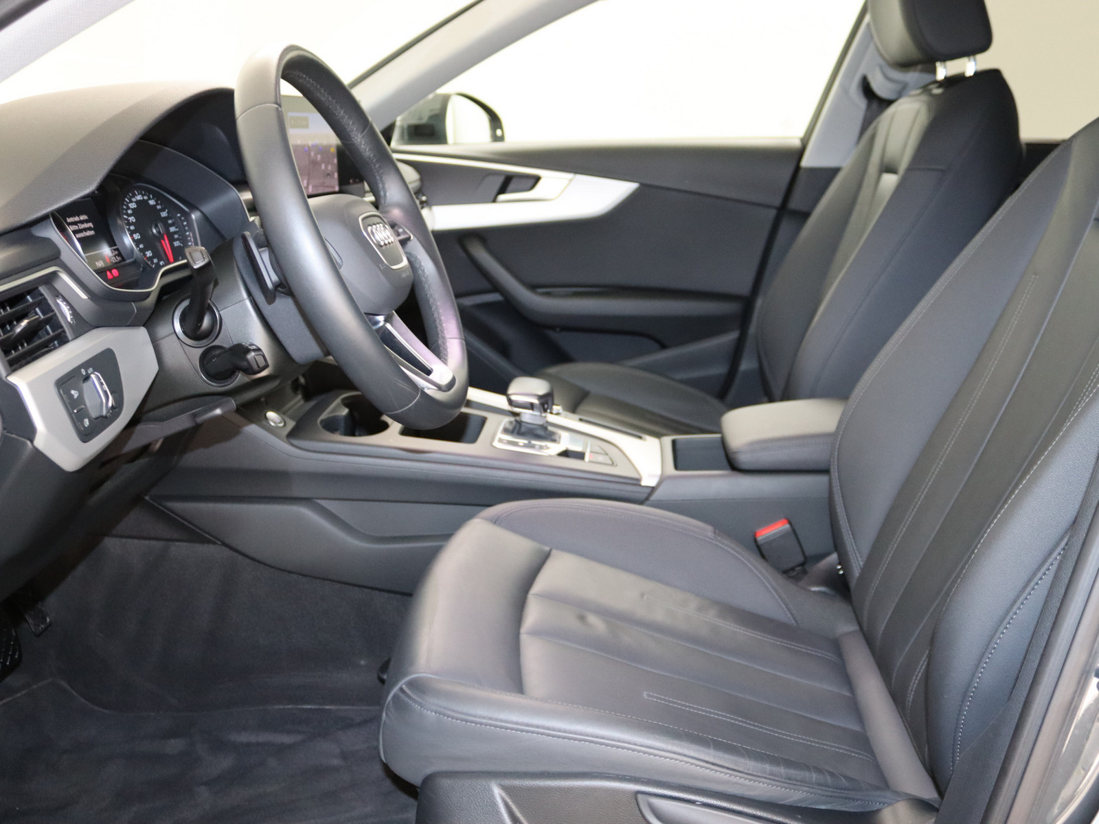 AUDI A4 Avant 35 TDI advanced AUDI A4 Avant 35 TDI advanced