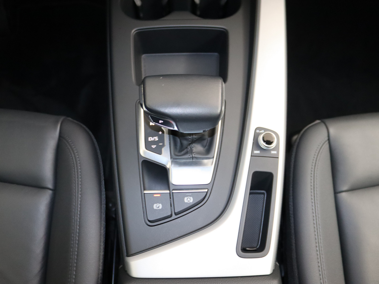 AUDI A4 Avant 35 TDI advanced AUDI A4 Avant 35 TDI advanced