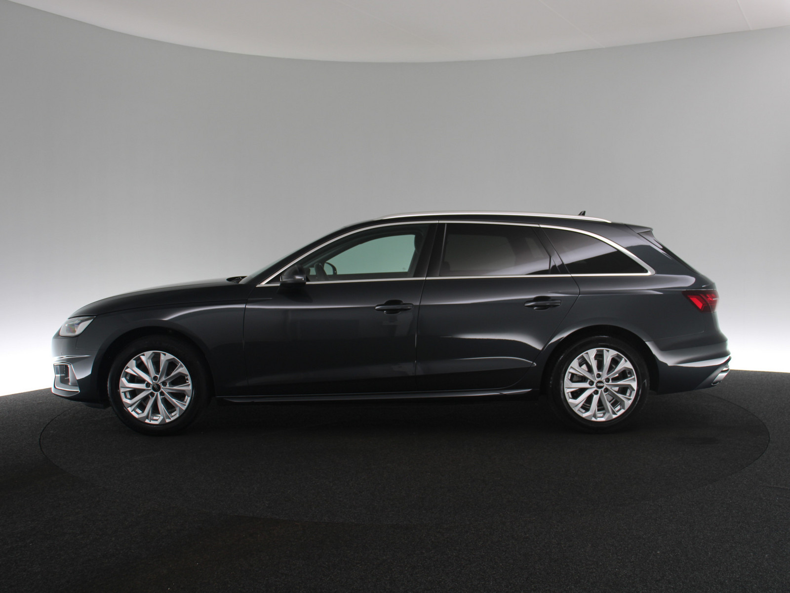 AUDI A4 Avant 35 TDI advanced AUDI A4 Avant 35 TDI advanced