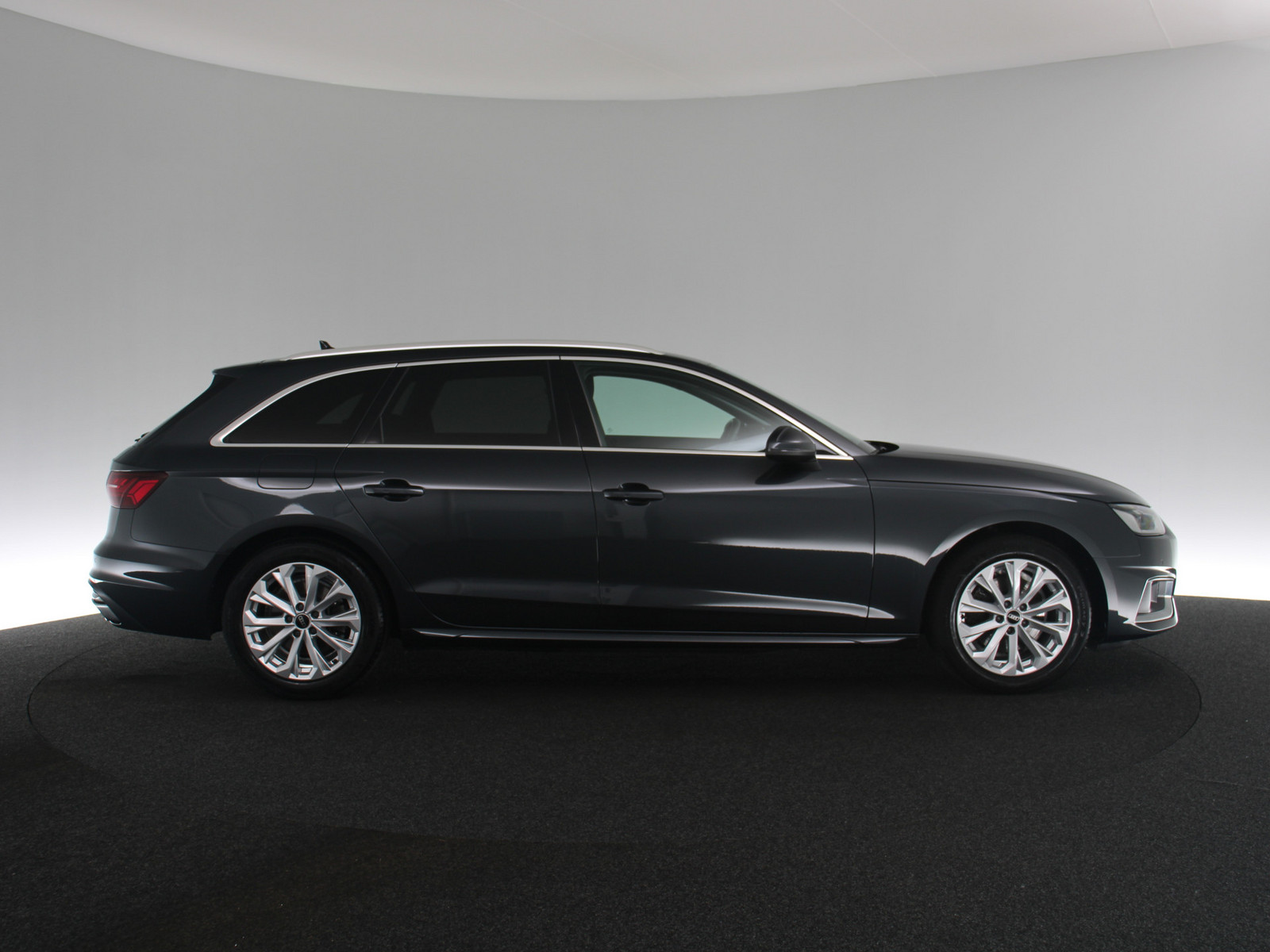 AUDI A4 Avant 35 TDI advanced AUDI A4 Avant 35 TDI advanced