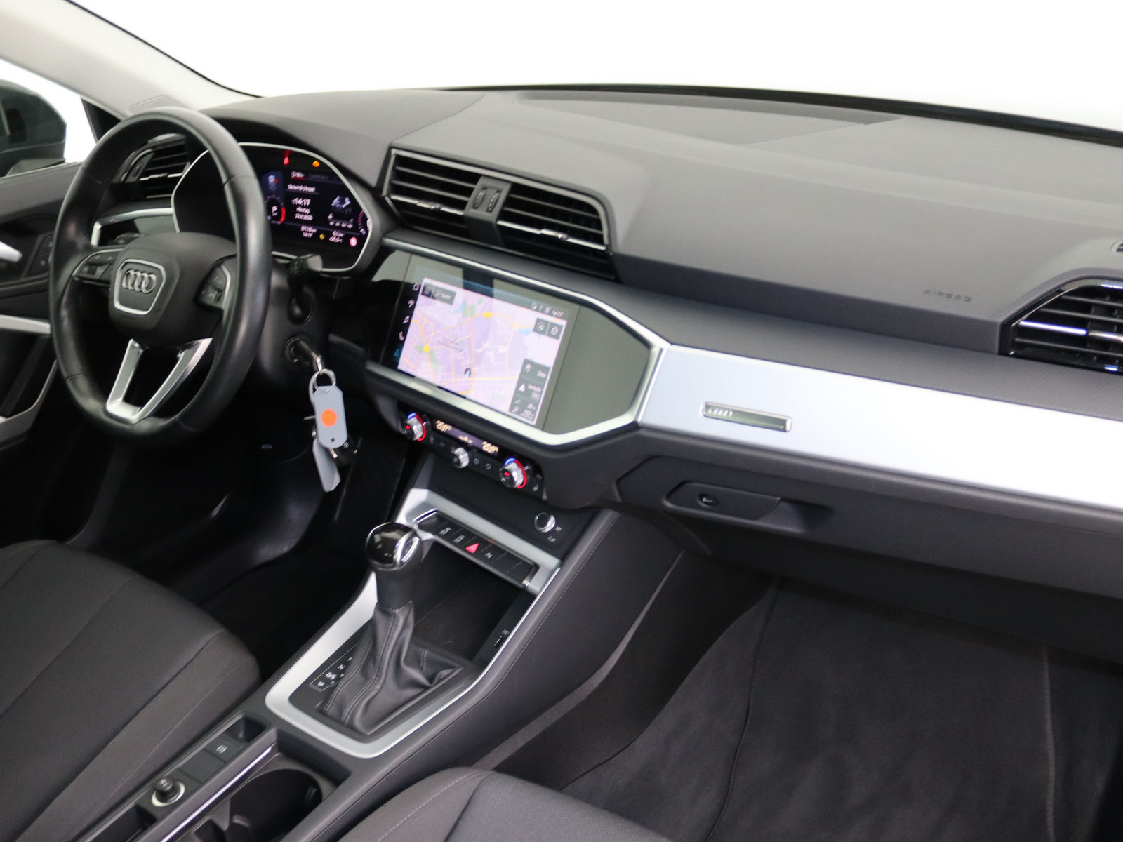 AUDI Q3 35 TFSI advanced AUDI Q3 35 TFSI advanced