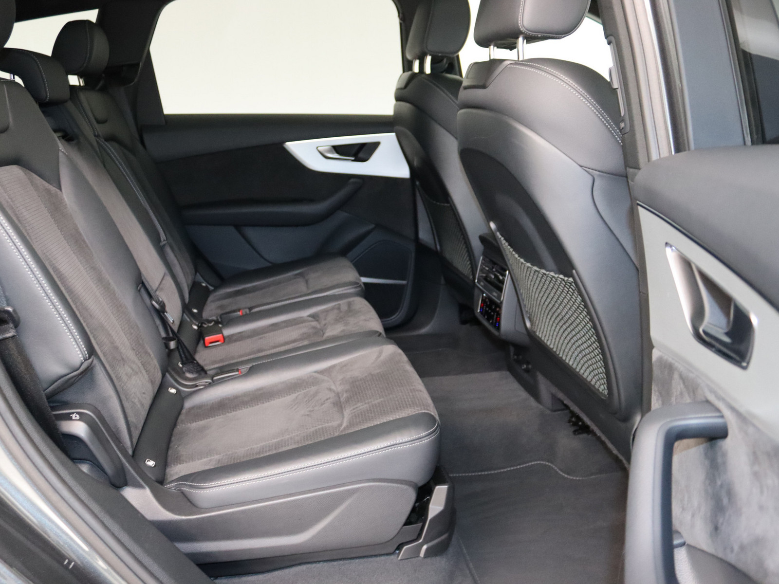 AUDI Q7 50 TDI quattro S line AUDI Q7 50 TDI quattro S line