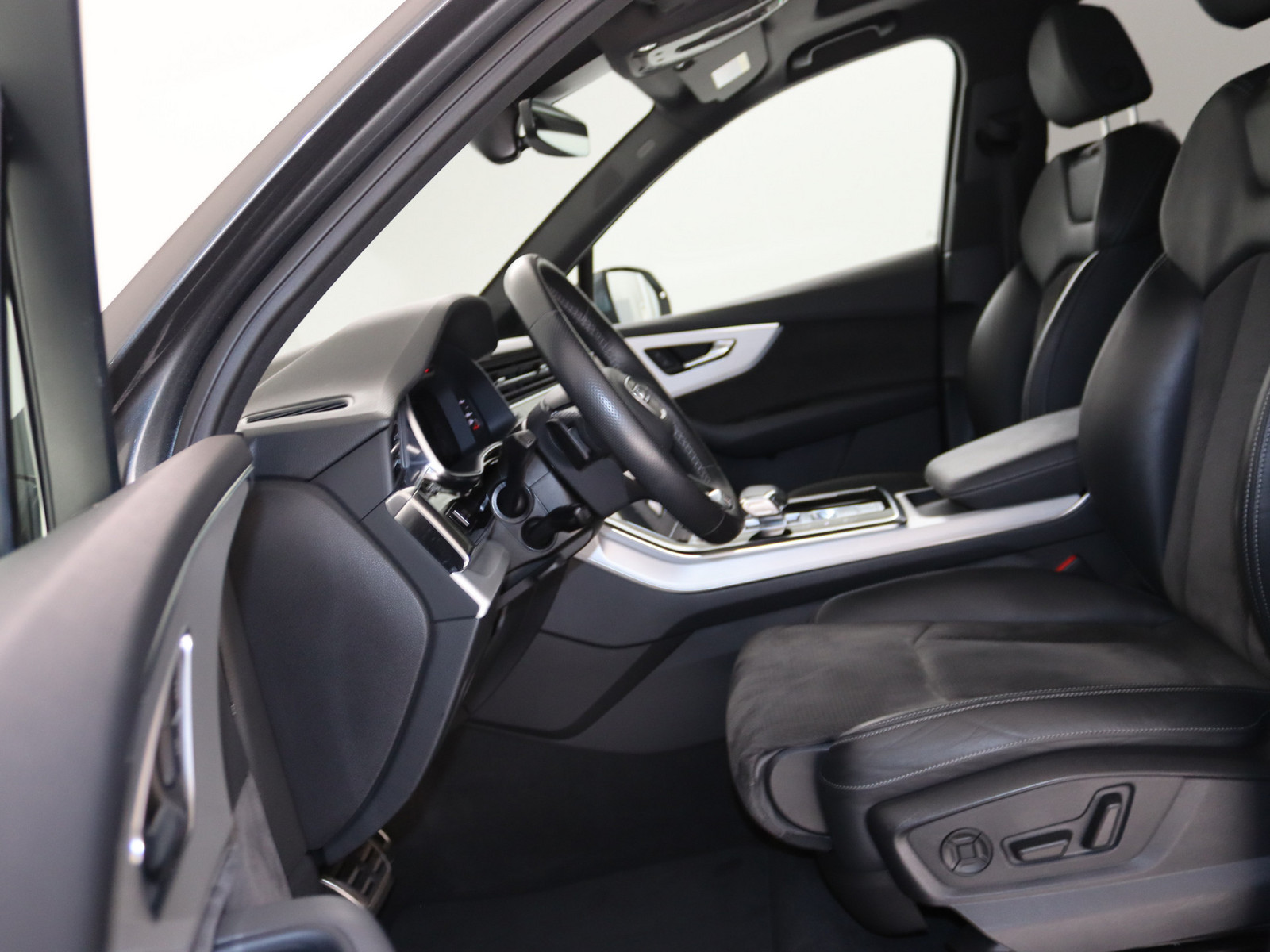 AUDI Q7 50 TDI quattro S line AUDI Q7 50 TDI quattro S line