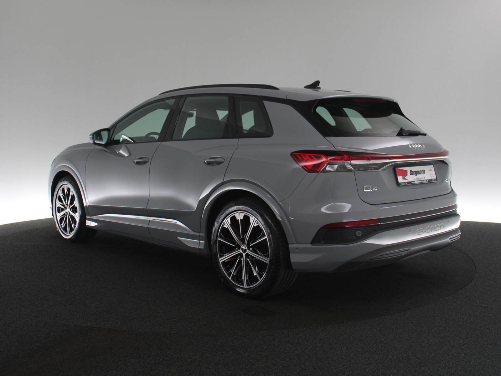 AUDI Q4 e-tron 40 AUDI Q4 e-tron 40