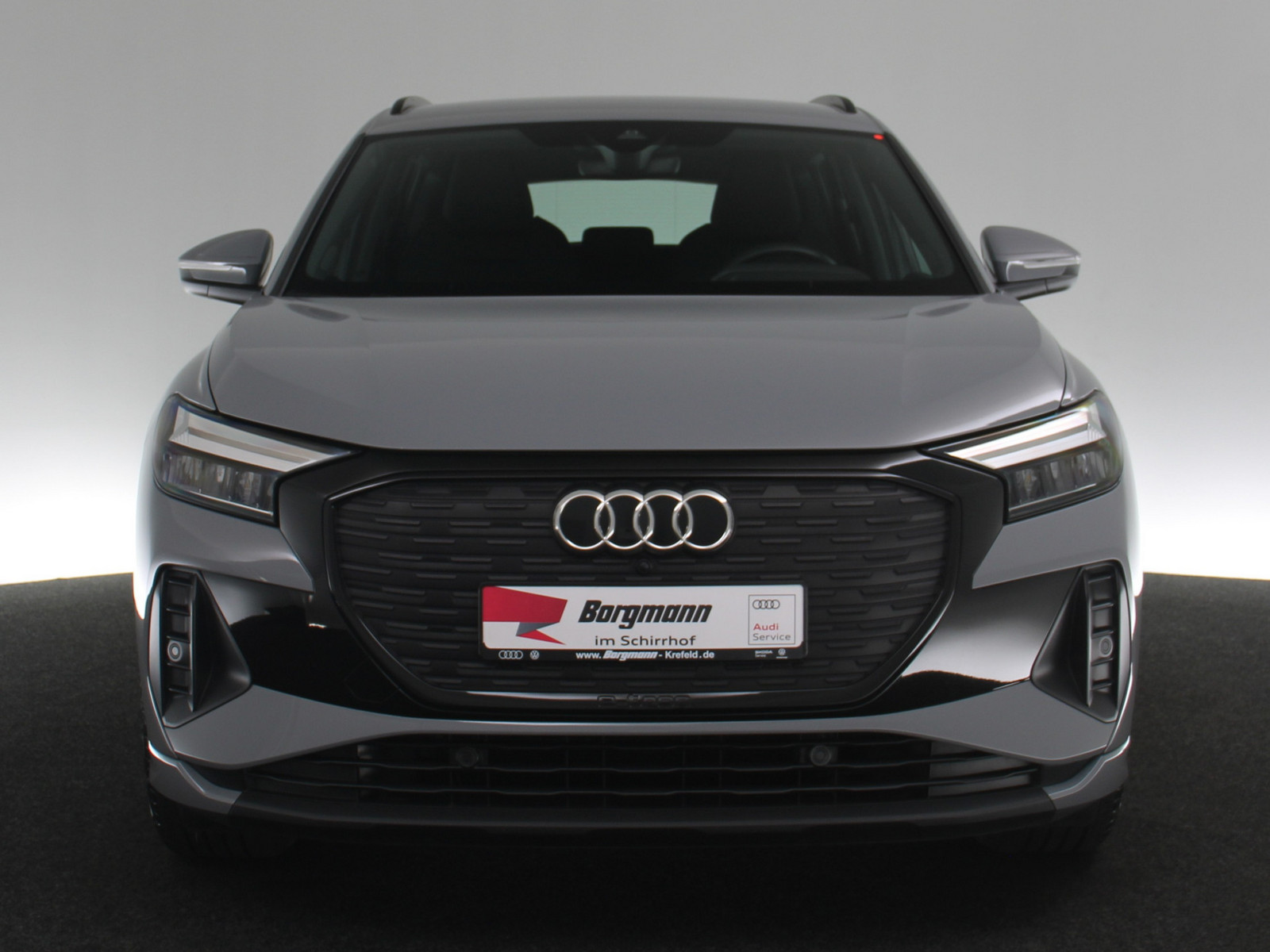 AUDI Q4 e-tron 40 AUDI Q4 e-tron 40