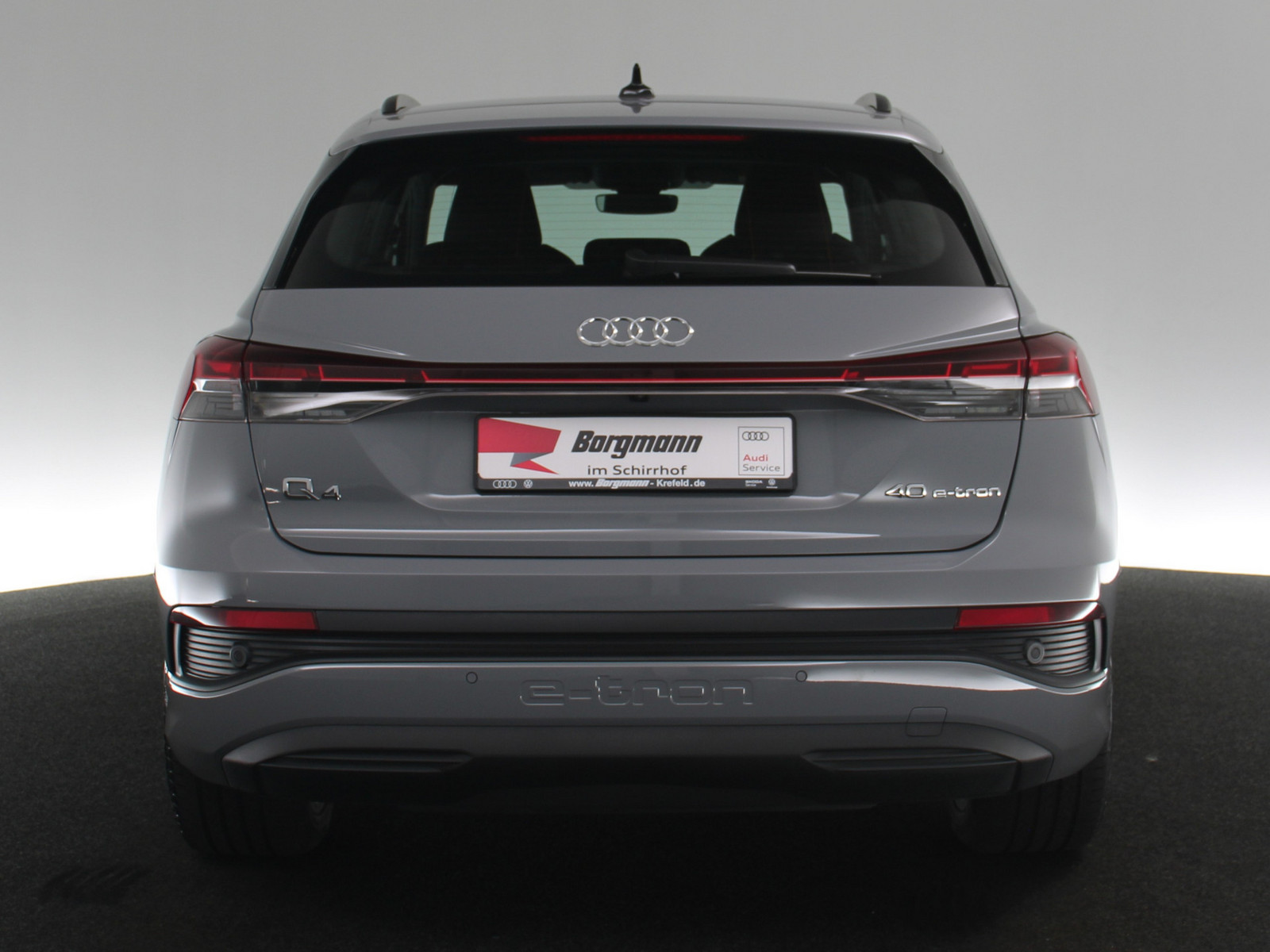 AUDI Q4 e-tron 40 AUDI Q4 e-tron 40