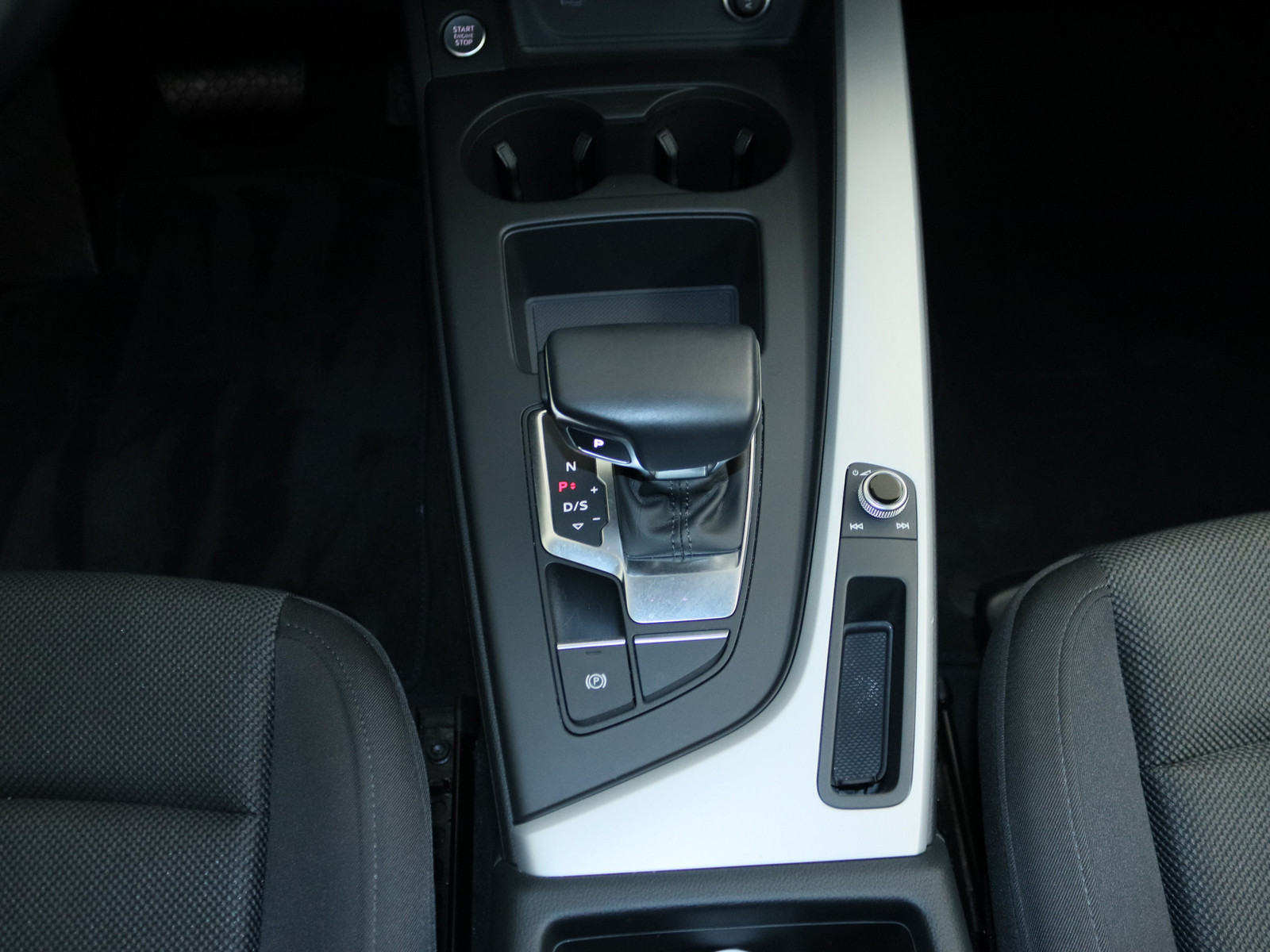 AUDI A4 Avant 35 TDI basis AUDI A4 Avant 35 TDI basis