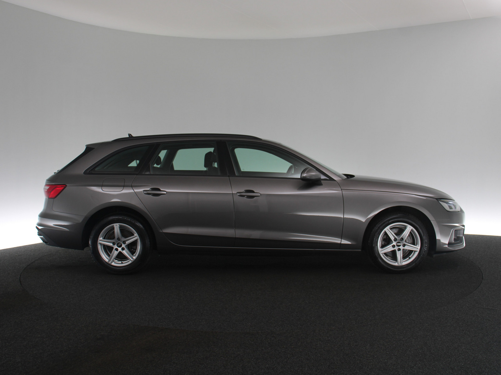 AUDI A4 Avant 35 TDI basis AUDI A4 Avant 35 TDI basis