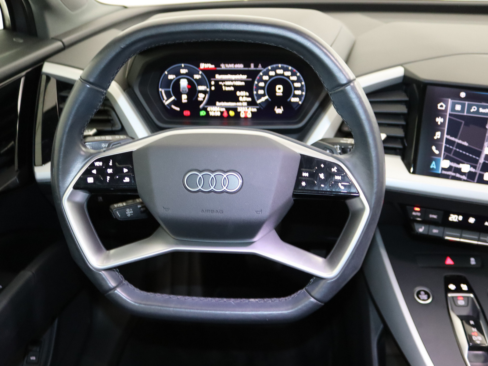 AUDI Q4 40 LED ACC NAVI KAMERA SHZ PDC KLIMA e-tron AUDI Q4 40 LED ACC NAVI KAMERA SHZ PDC KLIMA e-tron