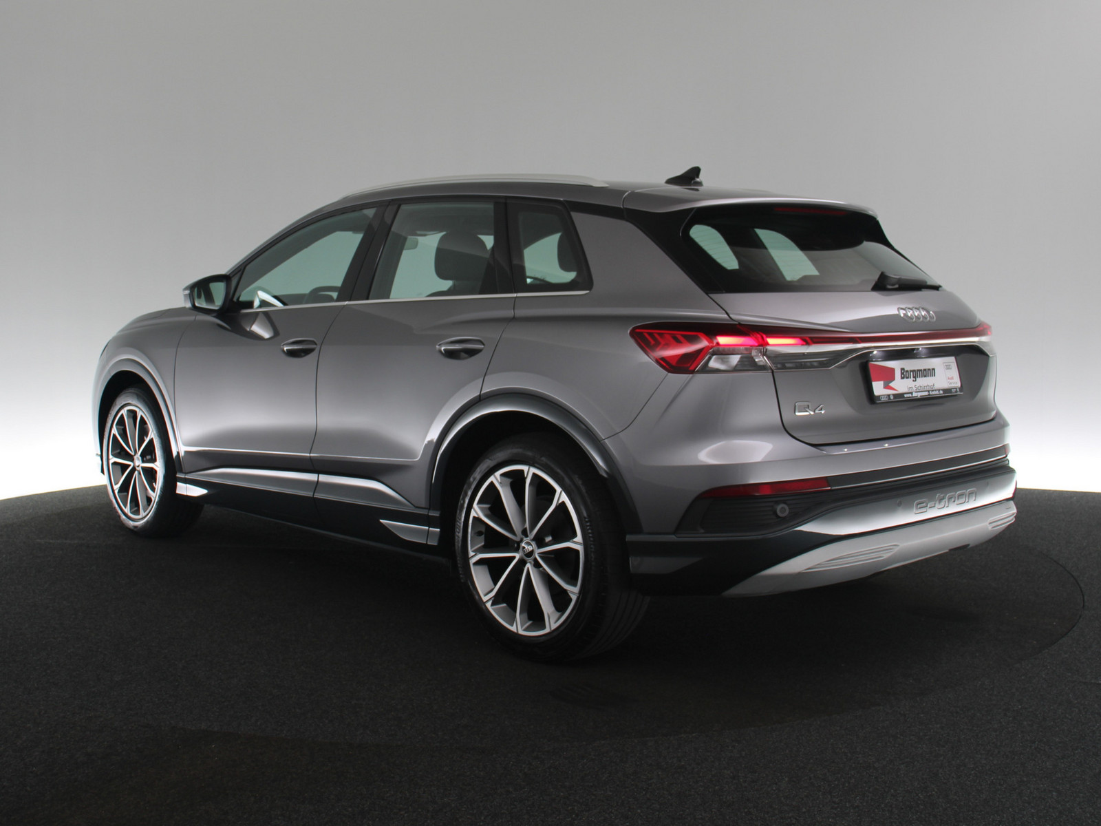 AUDI Q4 e-tron 40 AUDI Q4 e-tron 40