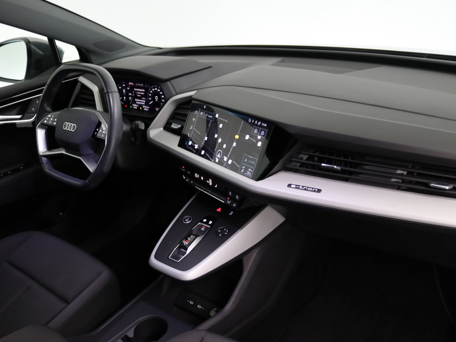 AUDI Q4 e-tron 40 AUDI Q4 e-tron 40