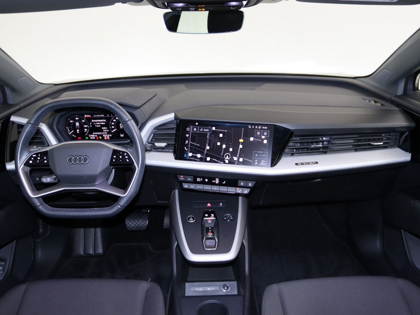 AUDI Q4 e-tron 40 AUDI Q4 e-tron 40