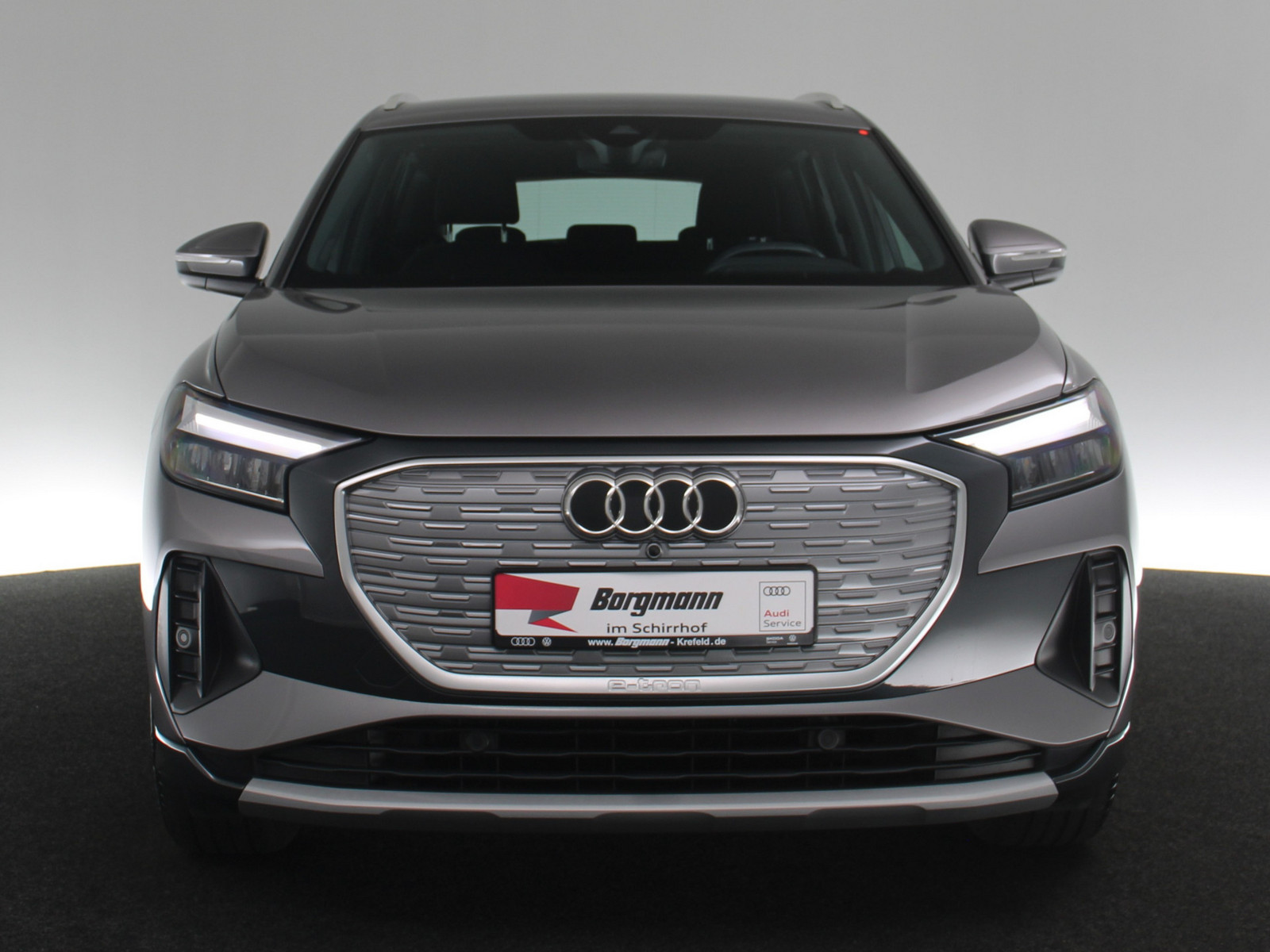 AUDI Q4 e-tron 40 AUDI Q4 e-tron 40