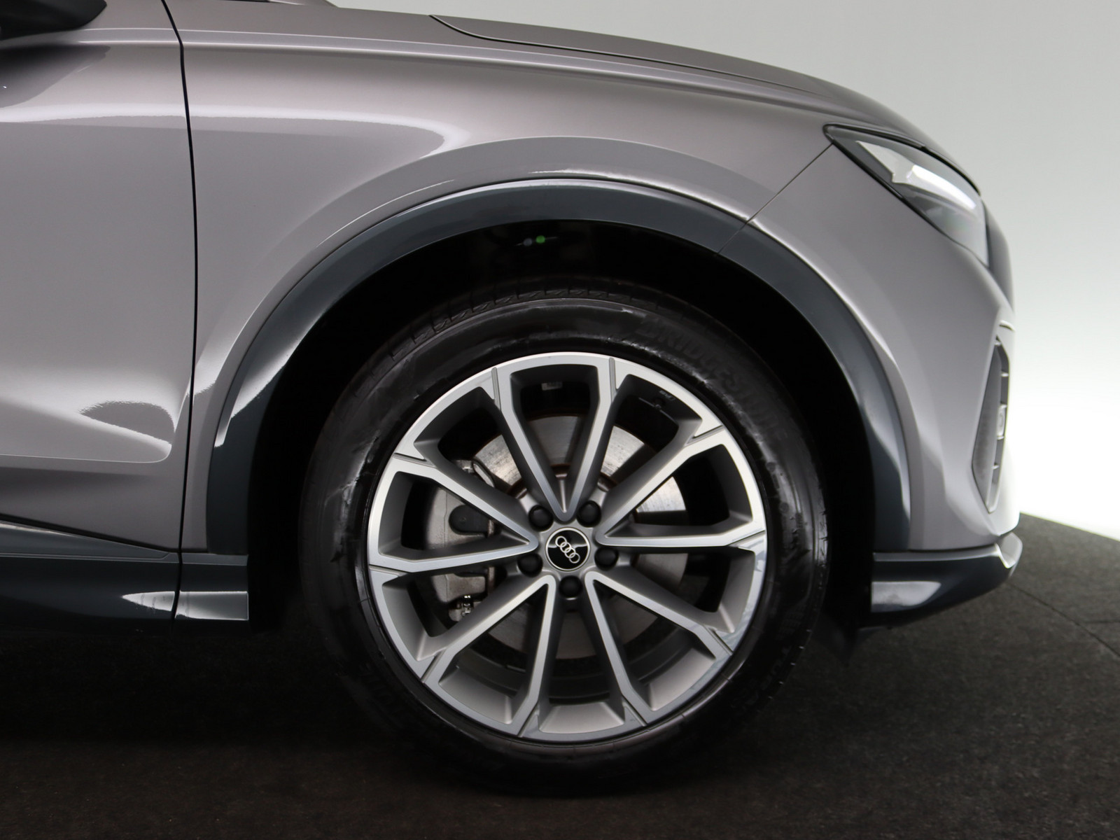 AUDI Q4 e-tron 40 AUDI Q4 e-tron 40