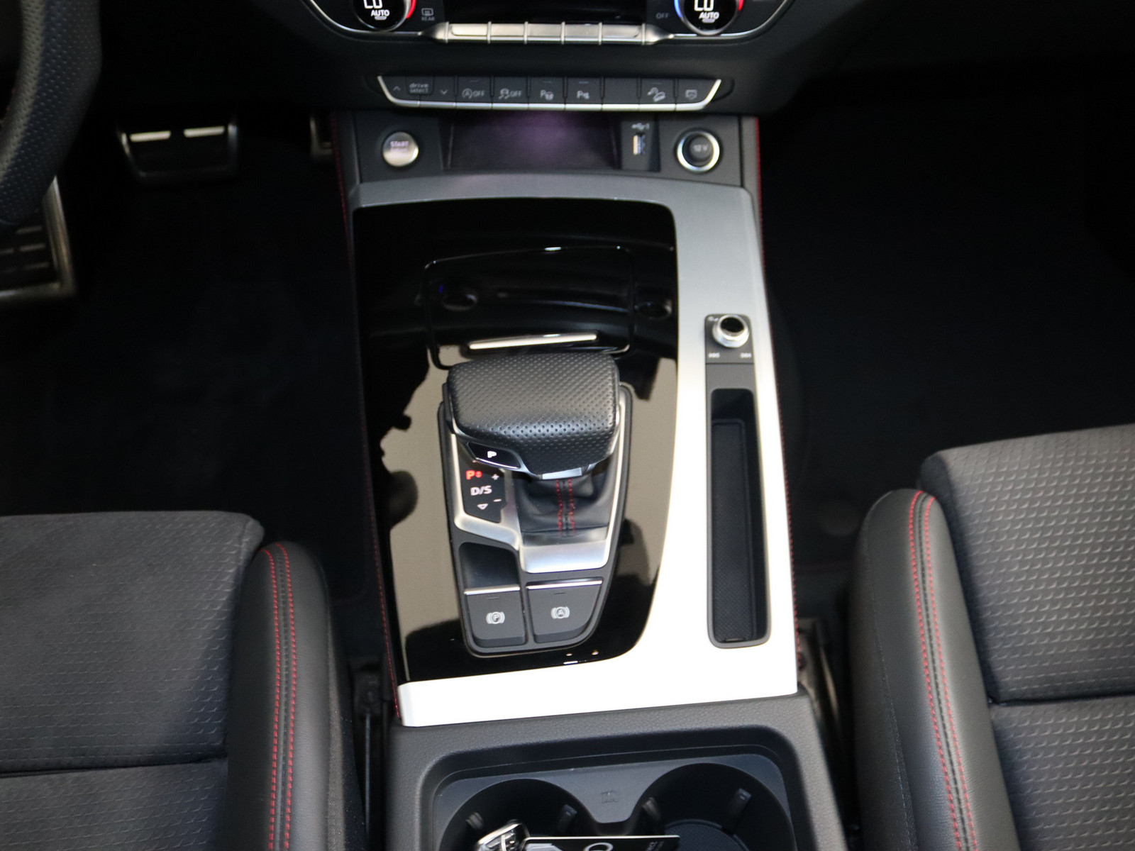 AUDI Q5 40 TFSI quattro S line AUDI Q5 40 TFSI quattro S line