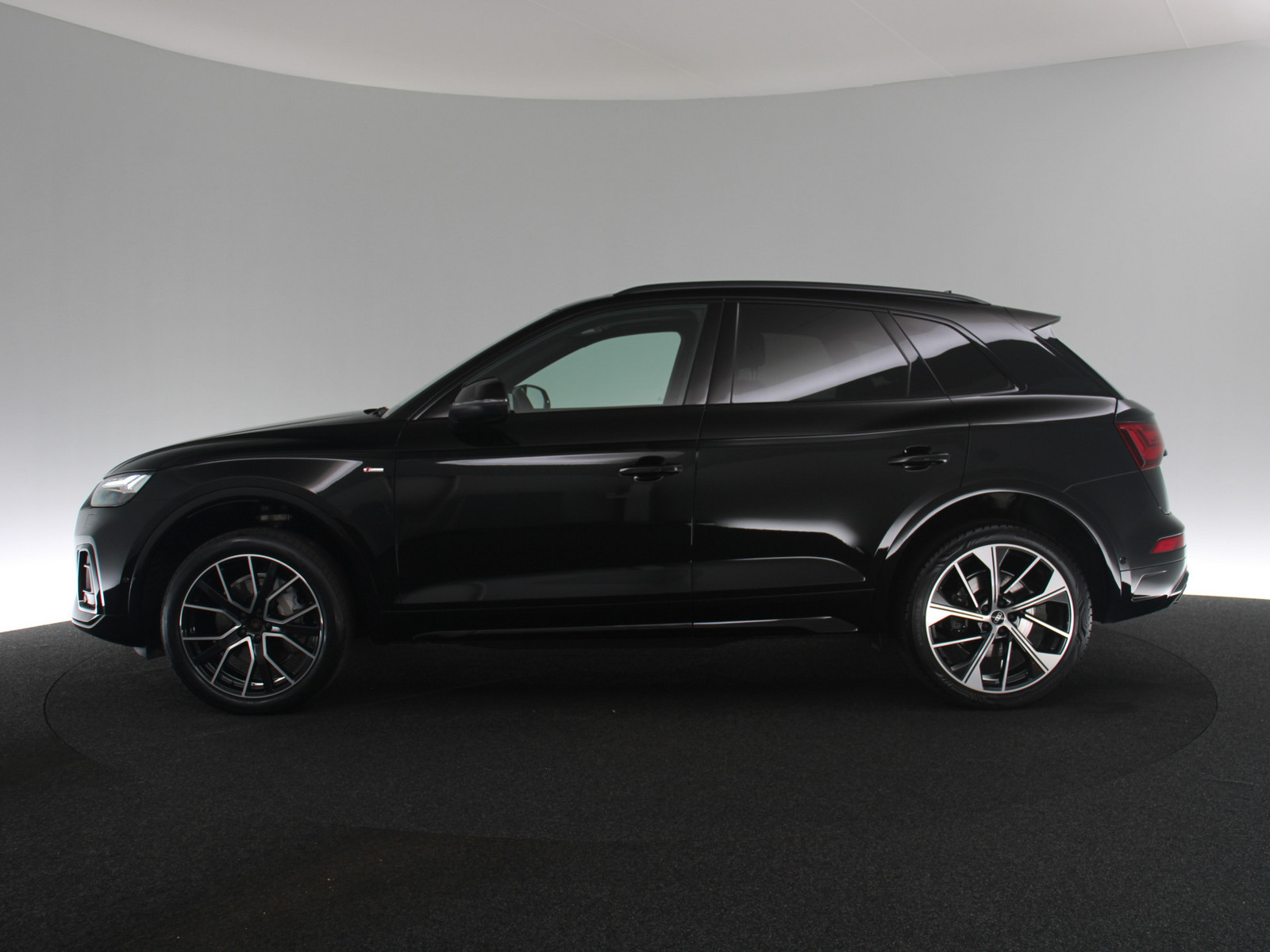AUDI Q5 40 TFSI quattro S line AUDI Q5 40 TFSI quattro S line