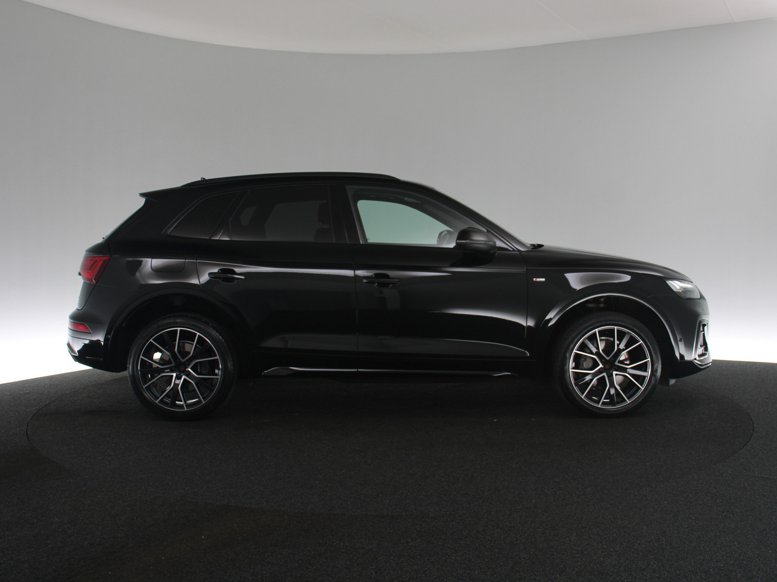 AUDI Q5 40 TFSI quattro S line AUDI Q5 40 TFSI quattro S line