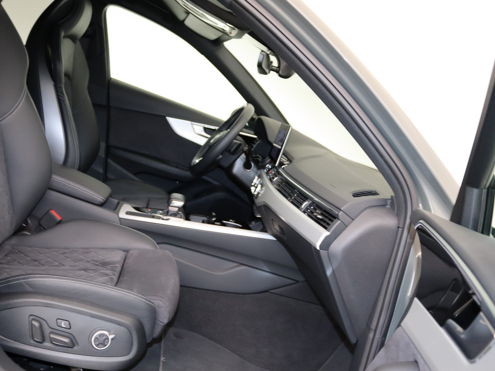 AUDI A4 Lim. 40 TFSI S line AUDI A4 Lim. 40 TFSI S line