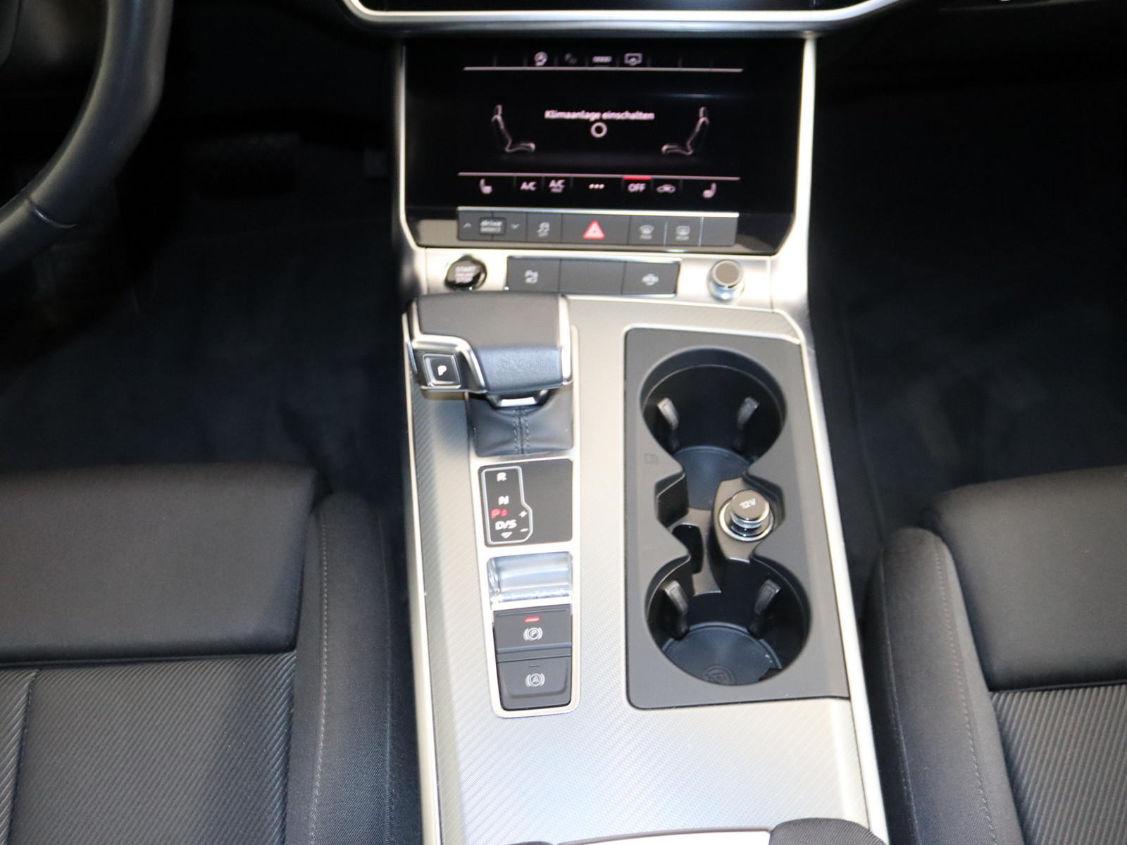 AUDI A6 Avant 40 TDI quattro S-line AUDI A6 Avant 40 TDI quattro S-line
