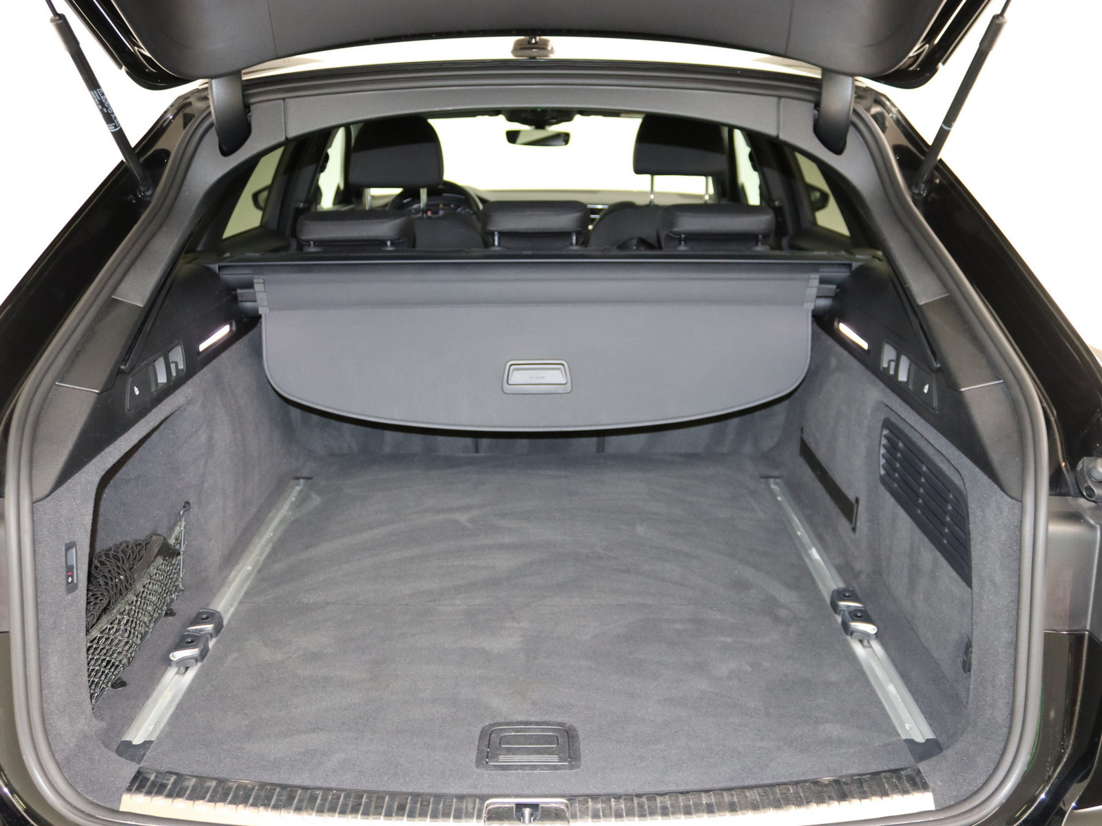 AUDI A6 Avant 40 TDI quattro S-line AUDI A6 Avant 40 TDI quattro S-line