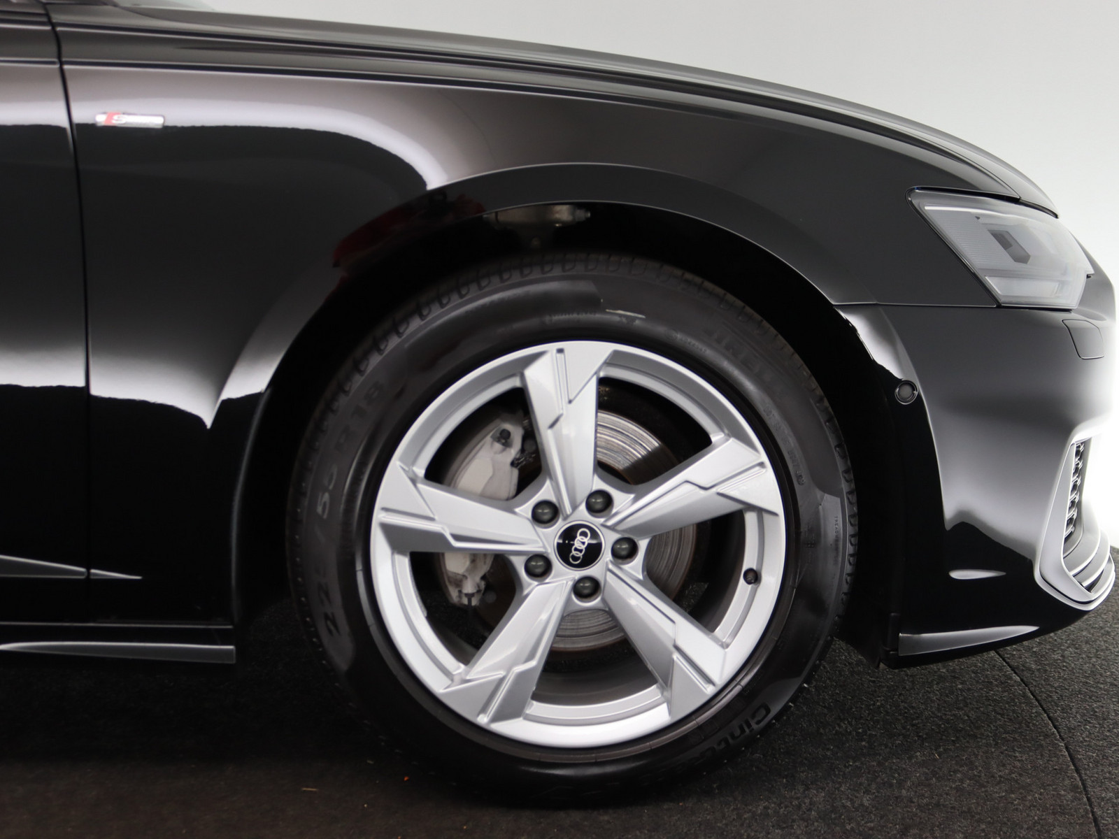 AUDI A6 Avant 40 TDI quattro S-line AUDI A6 Avant 40 TDI quattro S-line