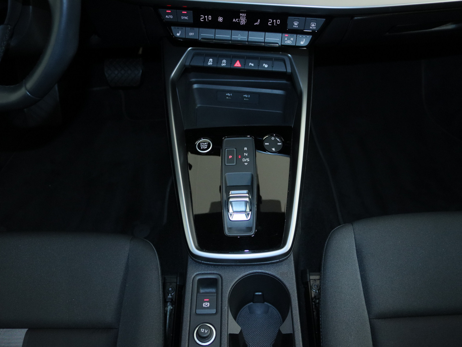 AUDI A3 Sportback 35 TFSI S line AUDI A3 Sportback 35 TFSI S line