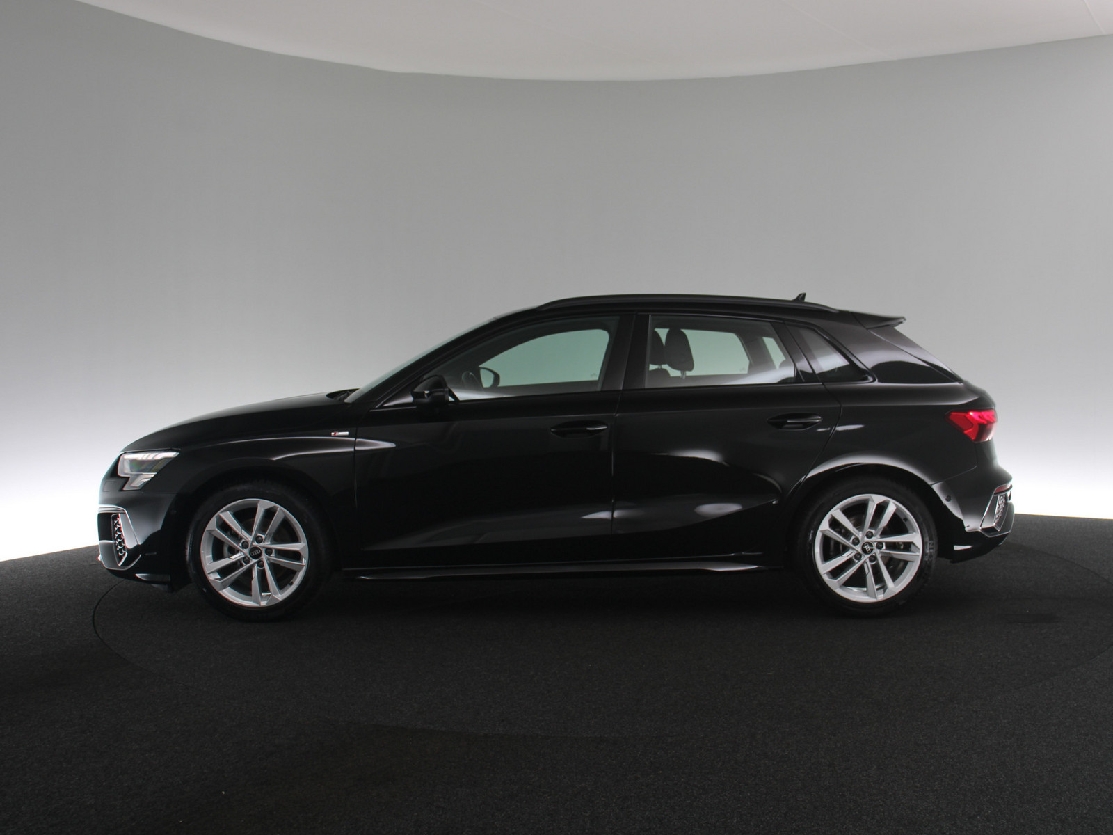 AUDI A3 Sportback 35 TFSI S line AUDI A3 Sportback 35 TFSI S line
