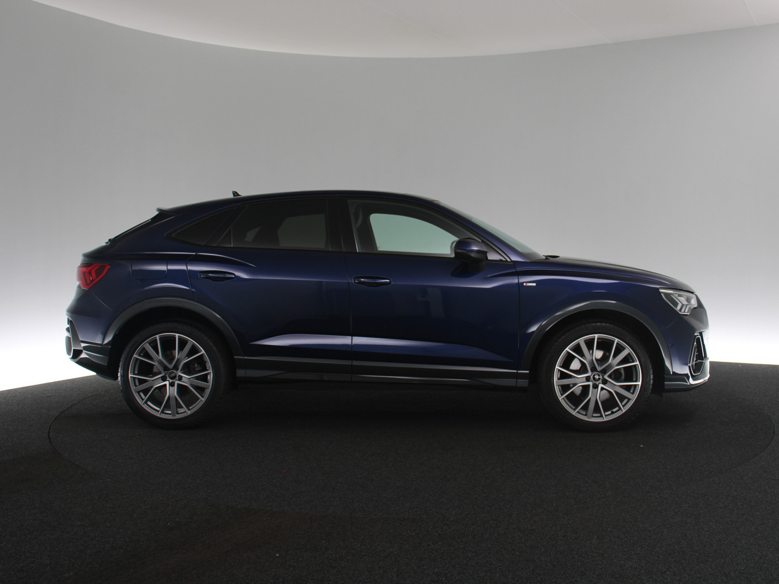 AUDI Q3 Sportback 40 TFSI quattro S line AUDI Q3 Sportback 40 TFSI quattro S line
