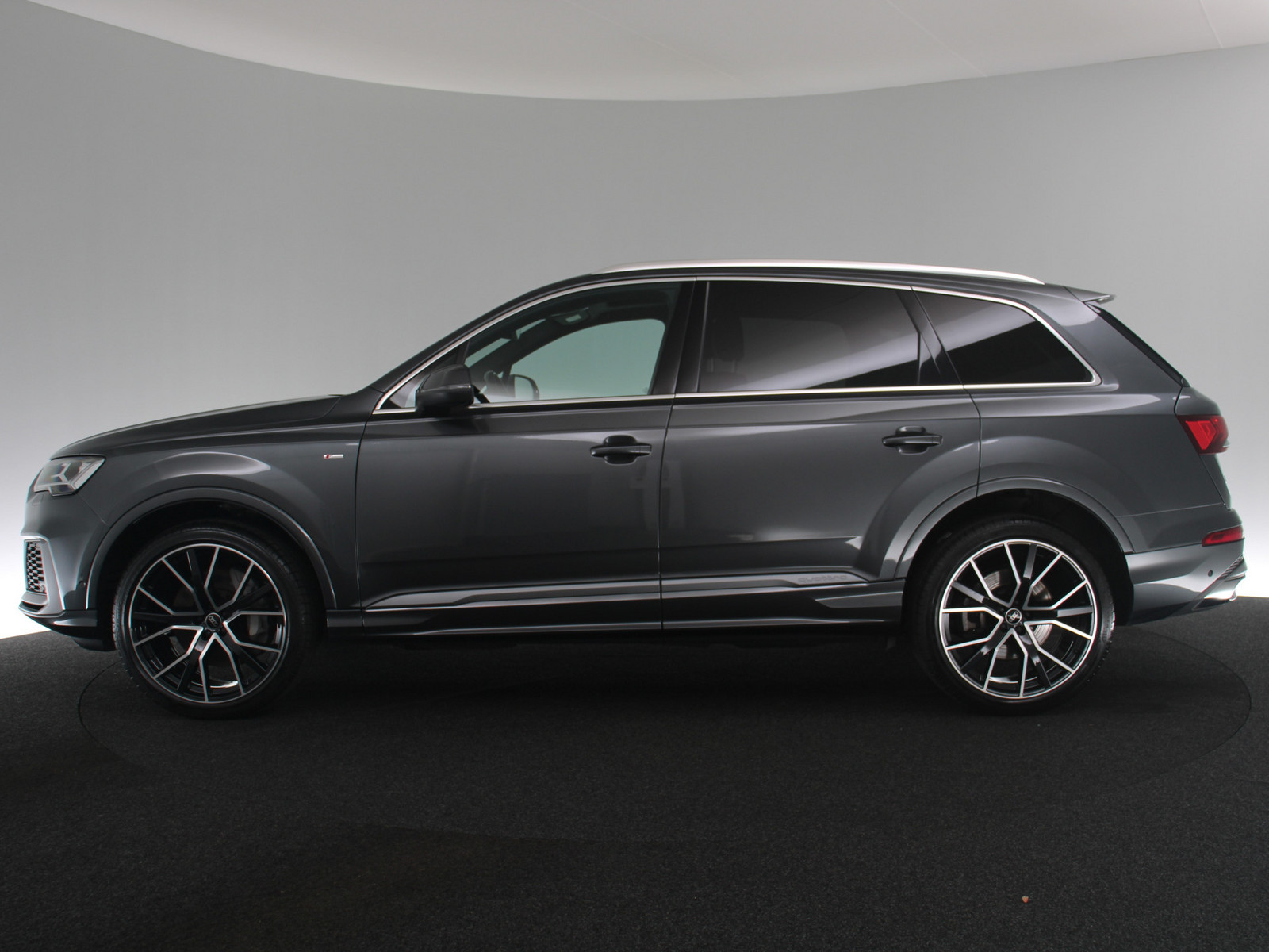 AUDI Q7 55 TFSI quattro S line AUDI Q7 55 TFSI quattro S line