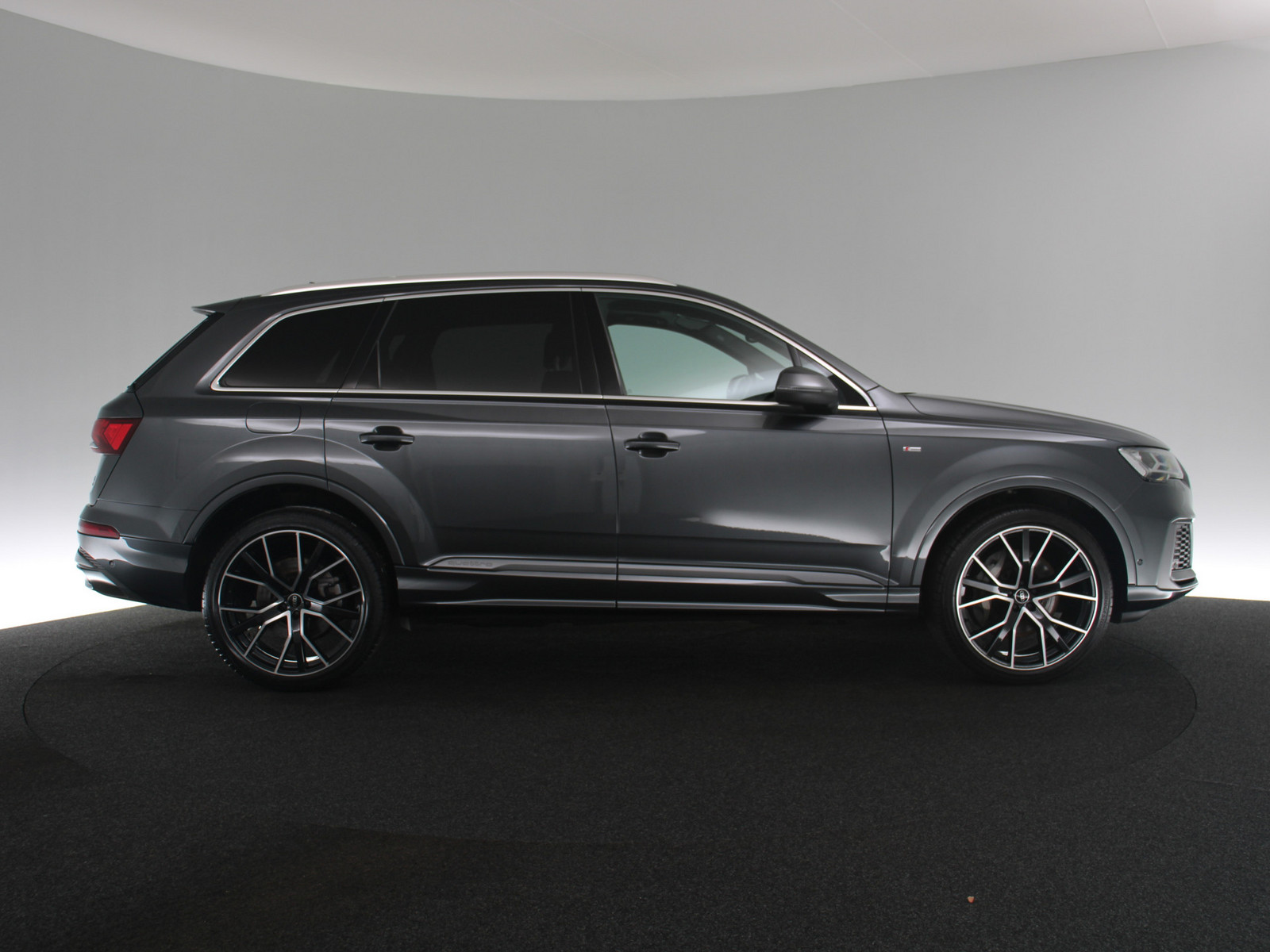 AUDI Q7 55 TFSI quattro S line AUDI Q7 55 TFSI quattro S line