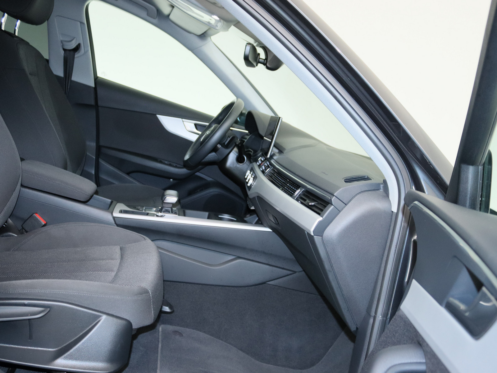 AUDI A4 Avant 35 TDI advanced AUDI A4 Avant 35 TDI advanced