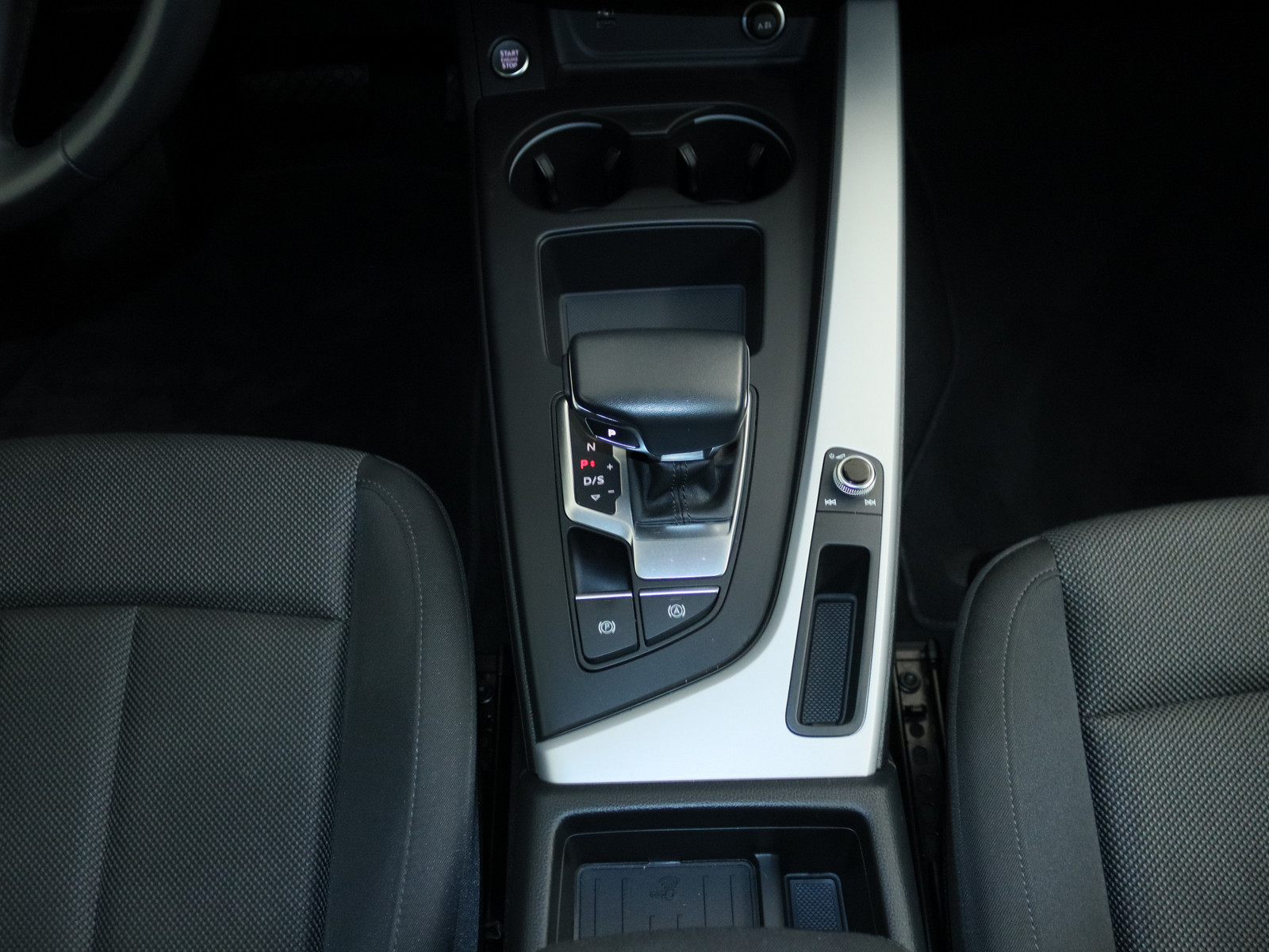 AUDI A4 Avant 35 TDI advanced AUDI A4 Avant 35 TDI advanced