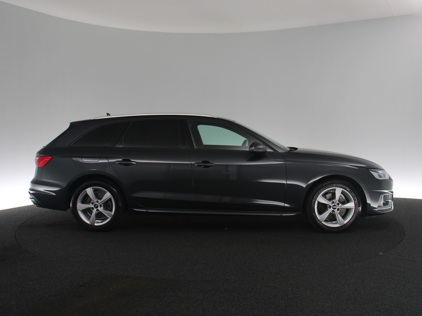 AUDI A4 Avant 35 TDI advanced AUDI A4 Avant 35 TDI advanced