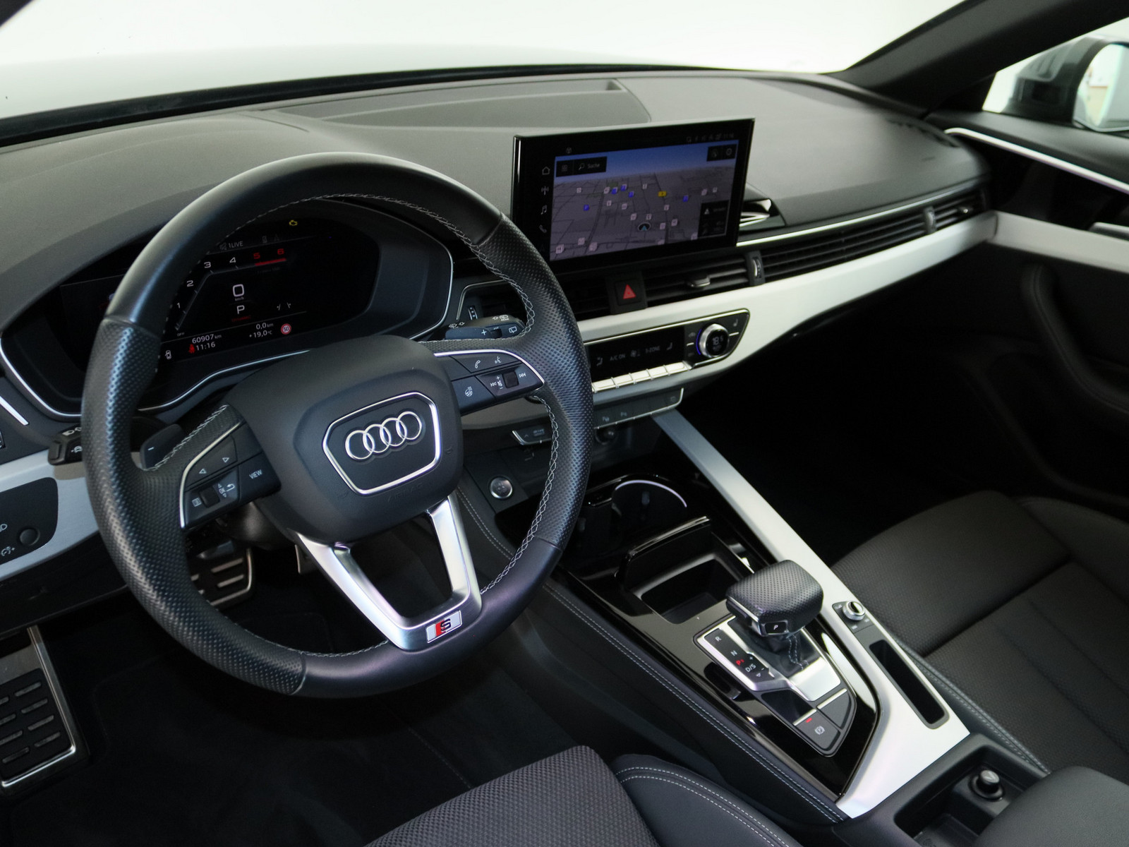 AUDI A4 Avant 40 TDI S line AUDI A4 Avant 40 TDI S line