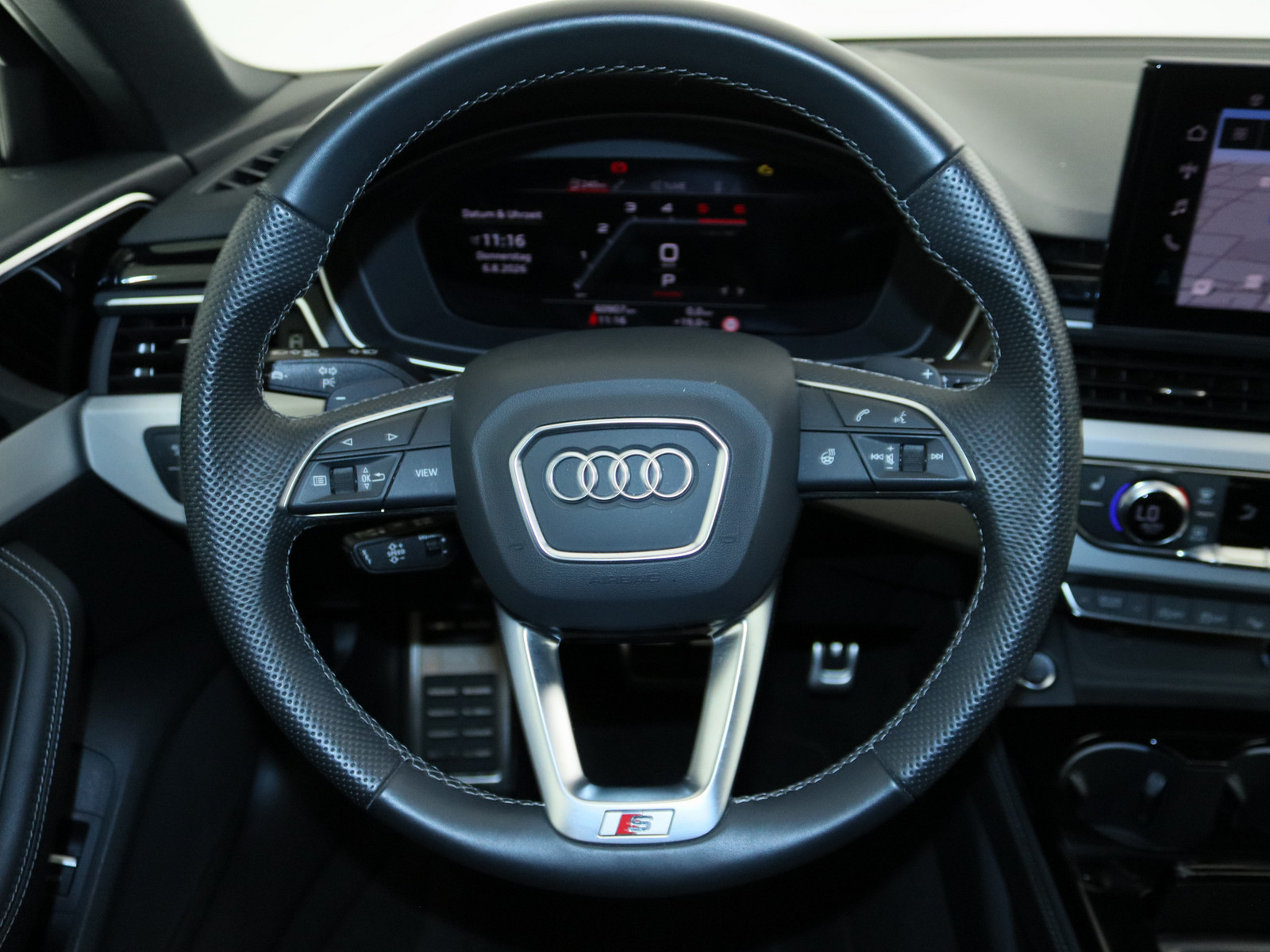 AUDI A4 Avant 40 TDI S line AUDI A4 Avant 40 TDI S line