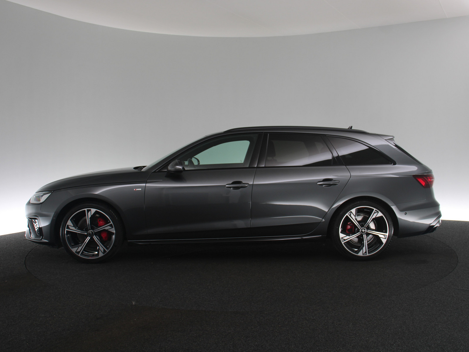 AUDI A4 Avant 40 TDI S line AUDI A4 Avant 40 TDI S line