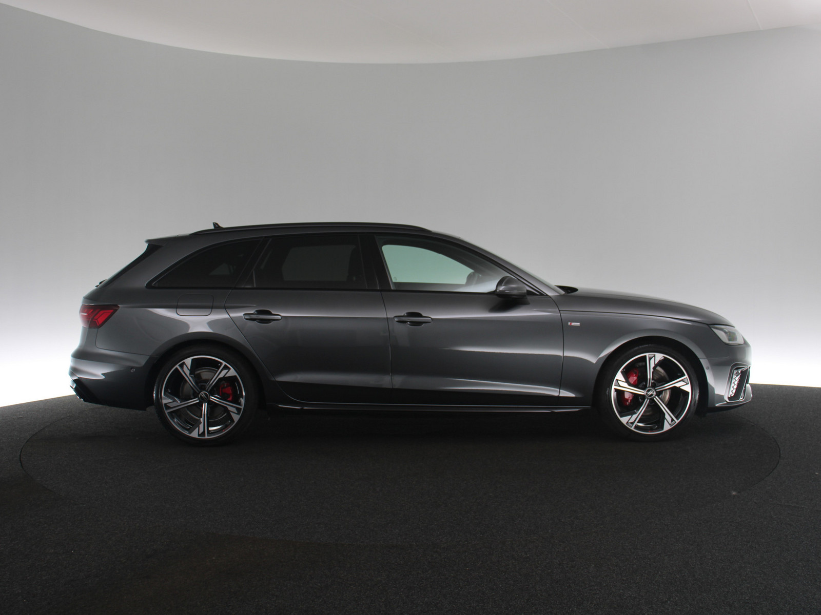 AUDI A4 Avant 40 TDI S line AUDI A4 Avant 40 TDI S line