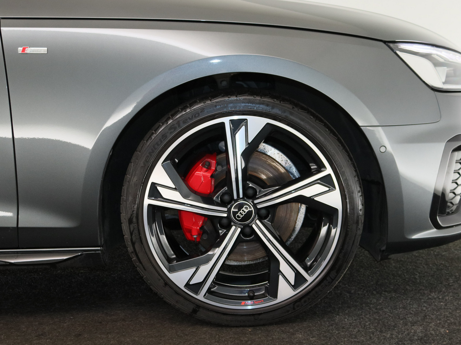 AUDI A4 Avant 40 TDI S line AUDI A4 Avant 40 TDI S line