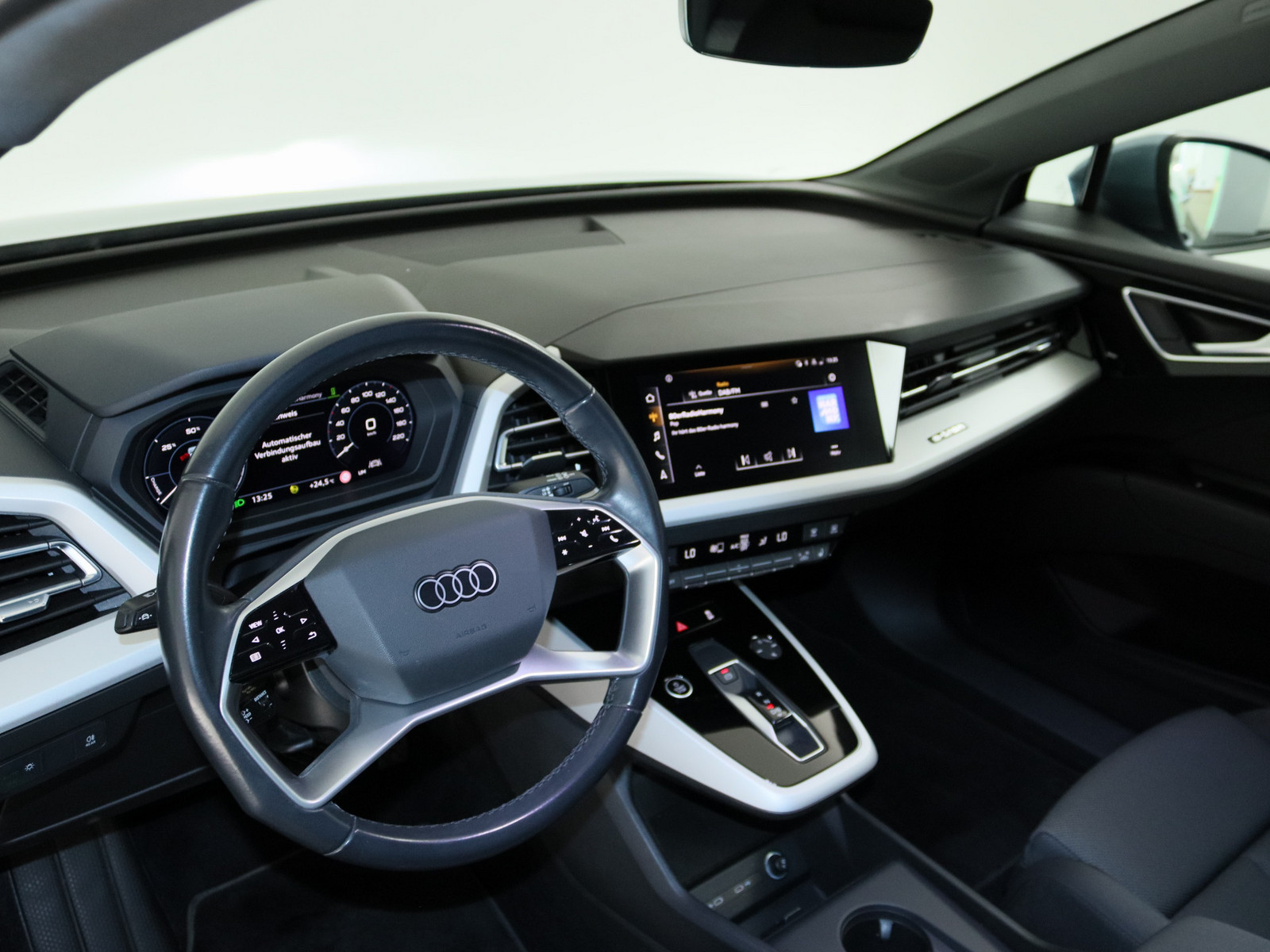 AUDI Q4 e-tron 35 AUDI Q4 e-tron 35