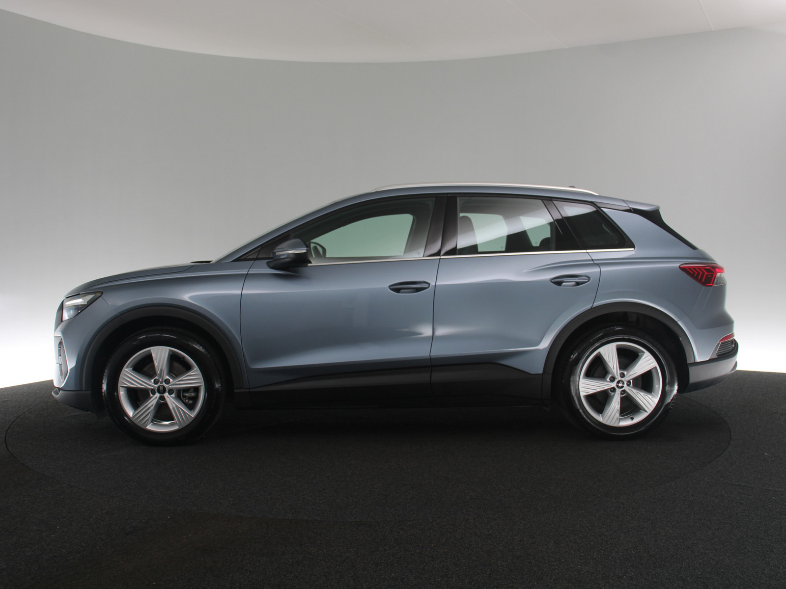 AUDI Q4 e-tron 35 AUDI Q4 e-tron 35