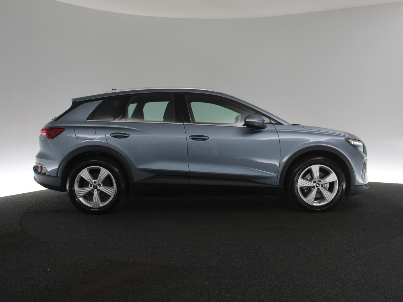 AUDI Q4 e-tron 35 AUDI Q4 e-tron 35