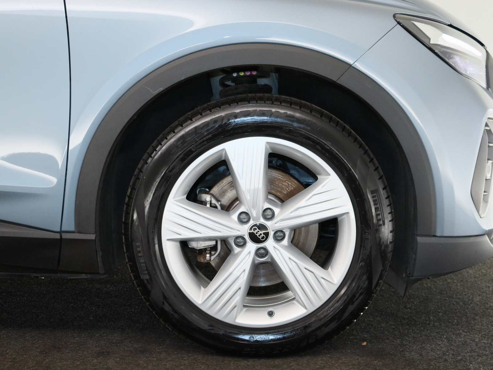 AUDI Q4 e-tron 35 AUDI Q4 e-tron 35