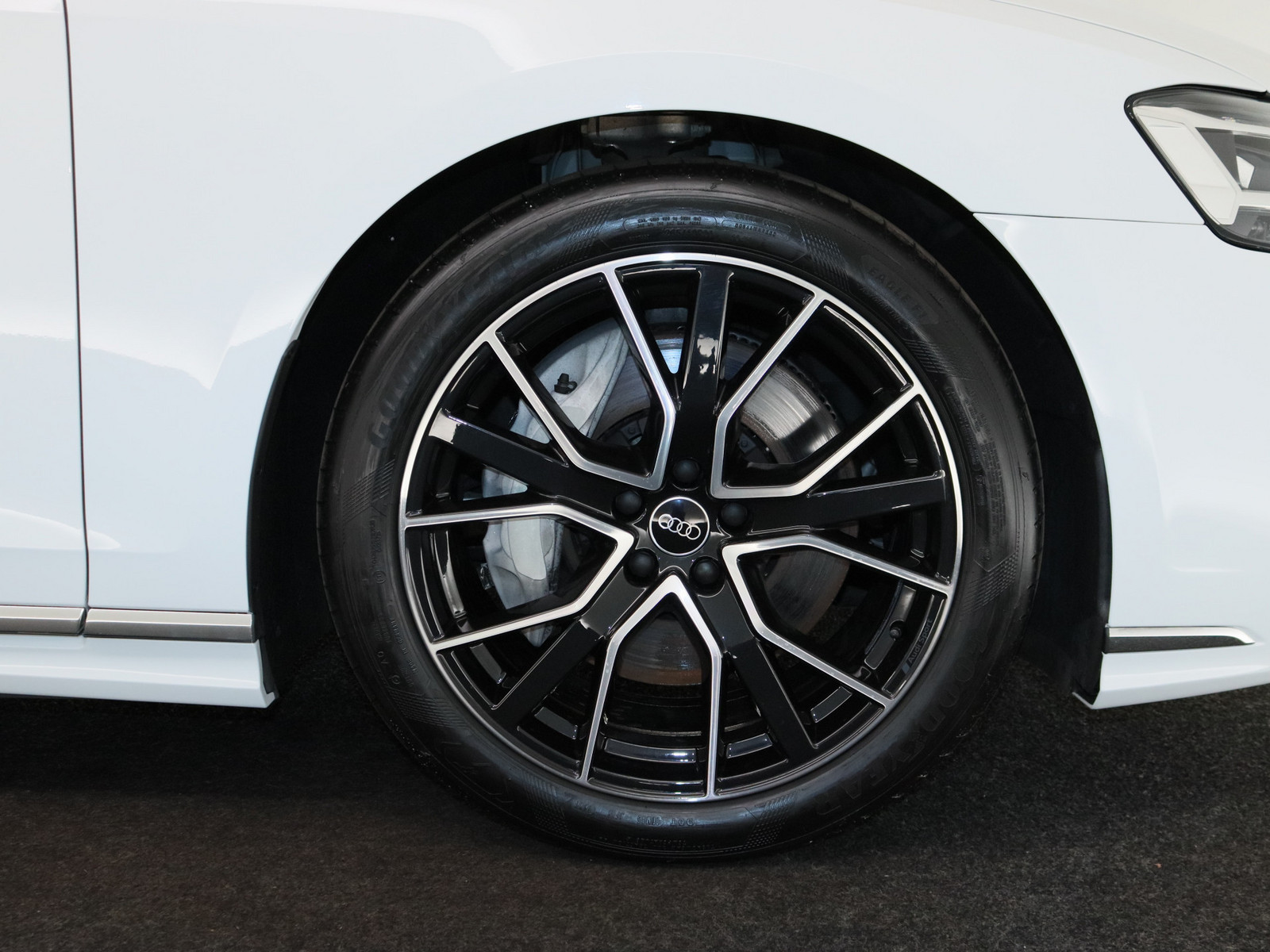 AUDI A8 55 TFSI quattro AUDI A8 55 TFSI quattro