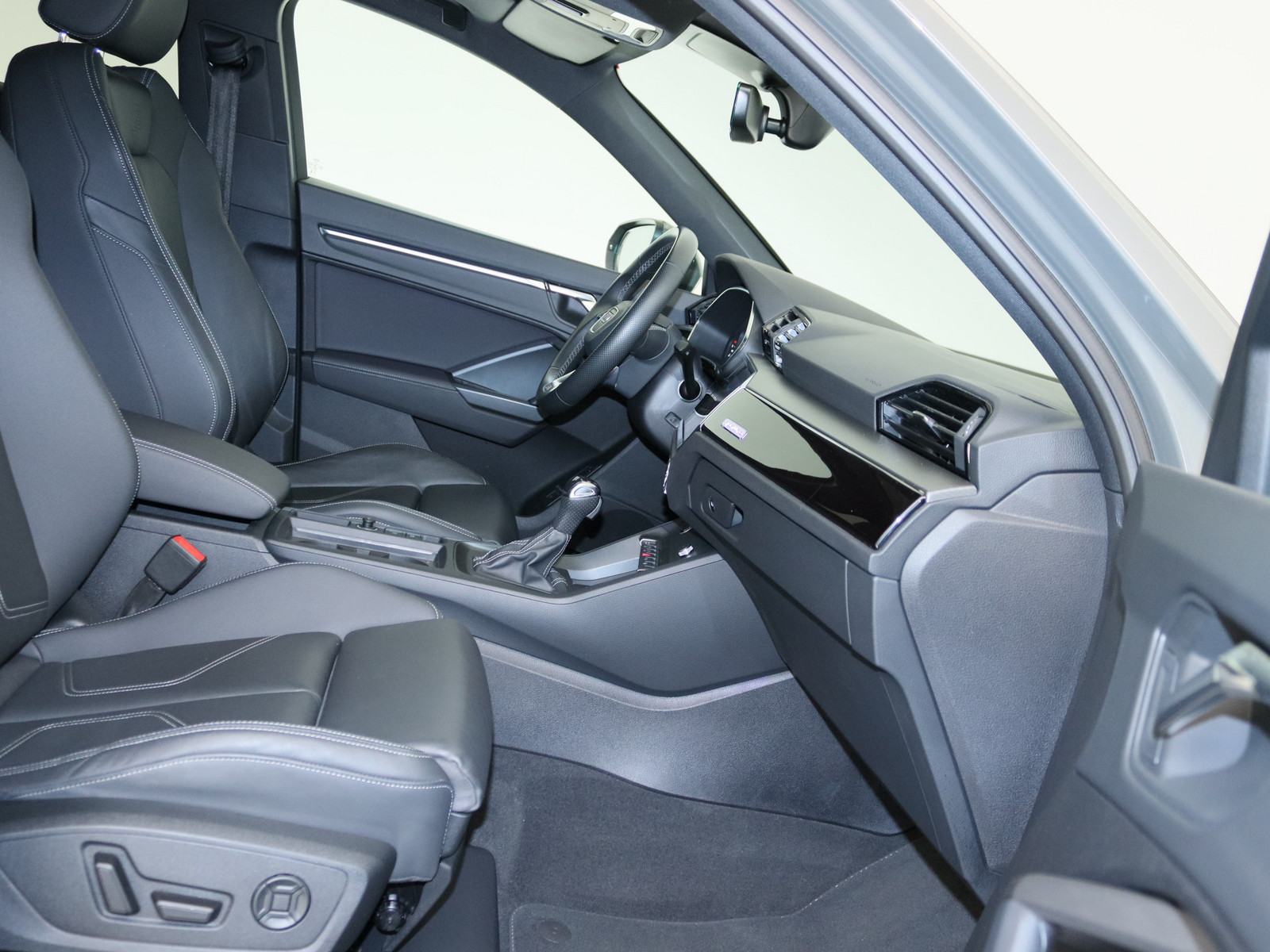 AUDI Q3 Sportback 45 TFSI quattro S line AUDI Q3 Sportback 45 TFSI quattro S line
