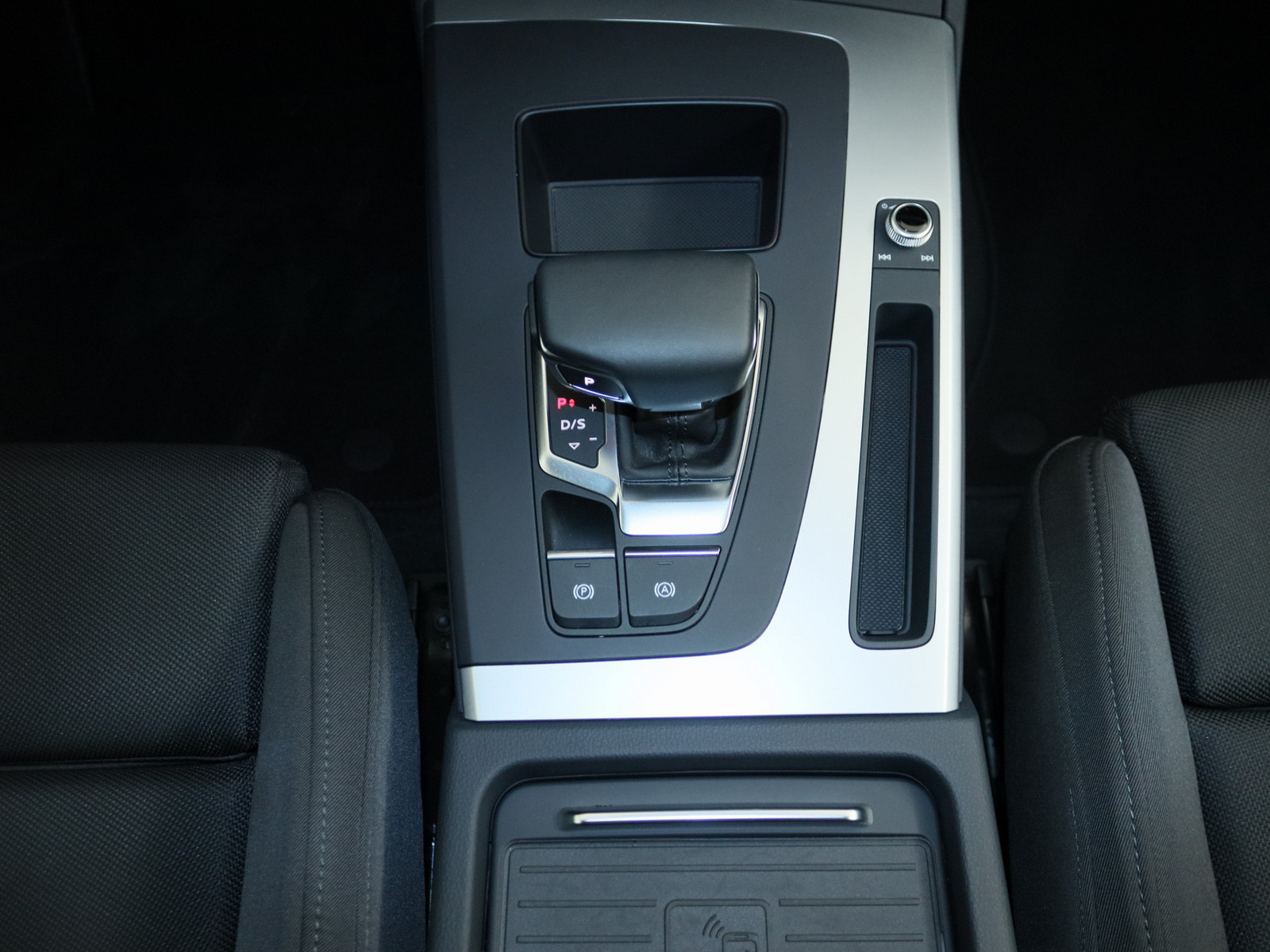 AUDI Q5 40 TDI quattro S line AUDI Q5 40 TDI quattro S line