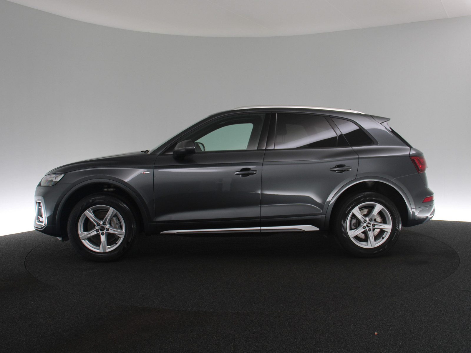 AUDI Q5 40 TDI quattro S line AUDI Q5 40 TDI quattro S line