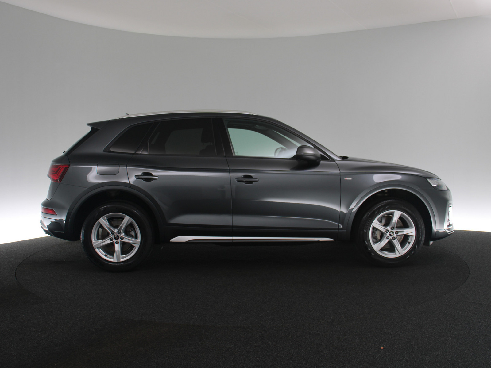 AUDI Q5 40 TDI quattro S line AUDI Q5 40 TDI quattro S line