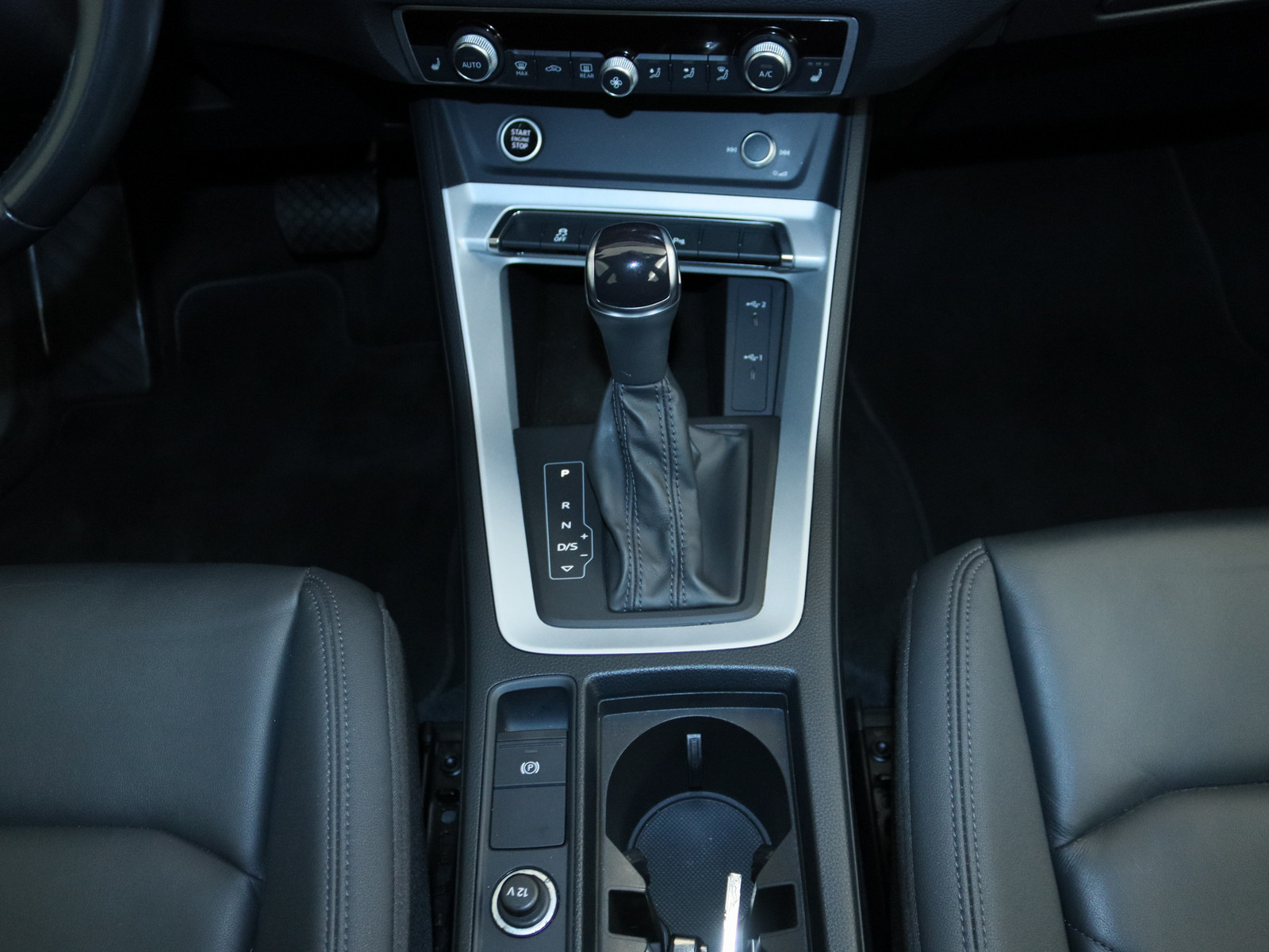 AUDI Q3 35 TFSI AUDI Q3 35 TFSI
