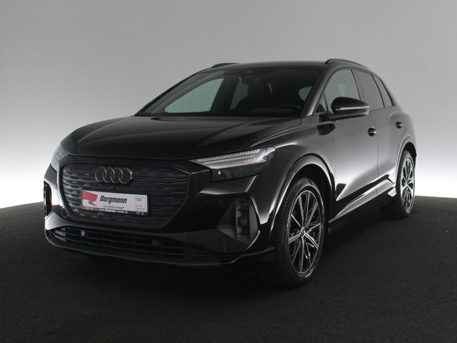 AUDI Q4 e-tron 40 AUDI Q4 e-tron 40